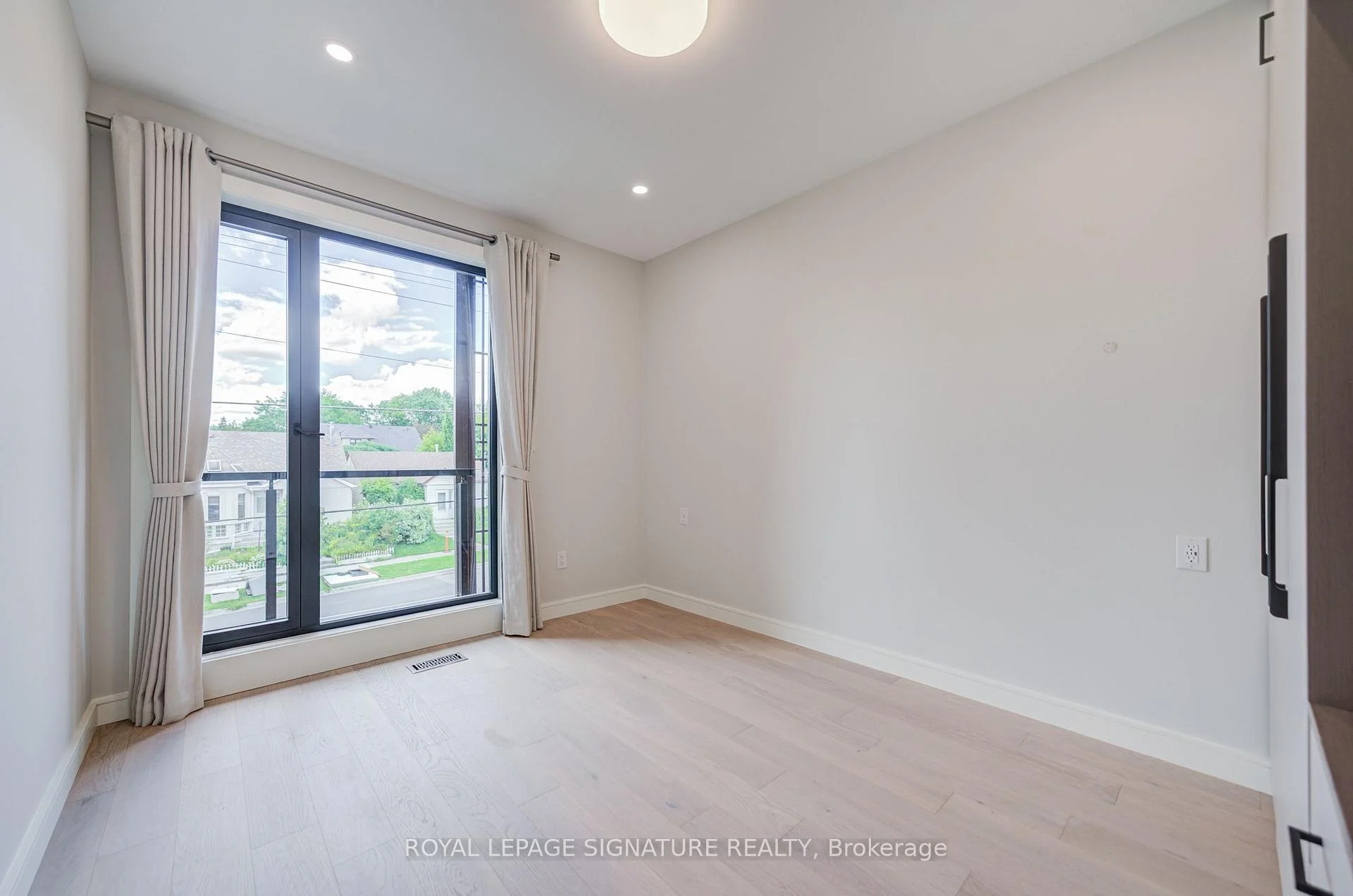Photo 34 of 876 Atwater Avenue, Mississauga, Lakeview — HOMEH