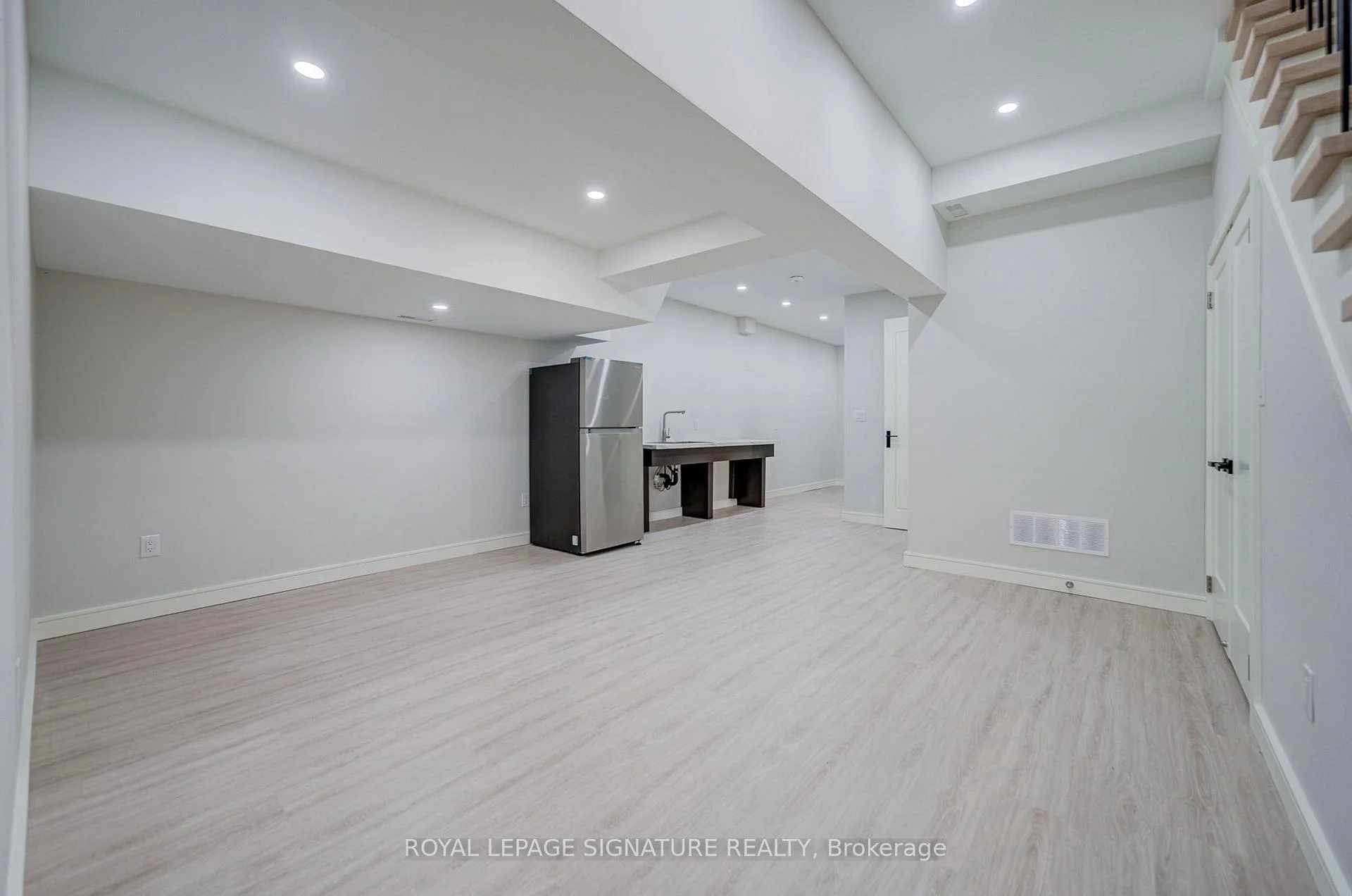 Photo 41 of 876 Atwater Avenue, Mississauga, Lakeview — HOMEH