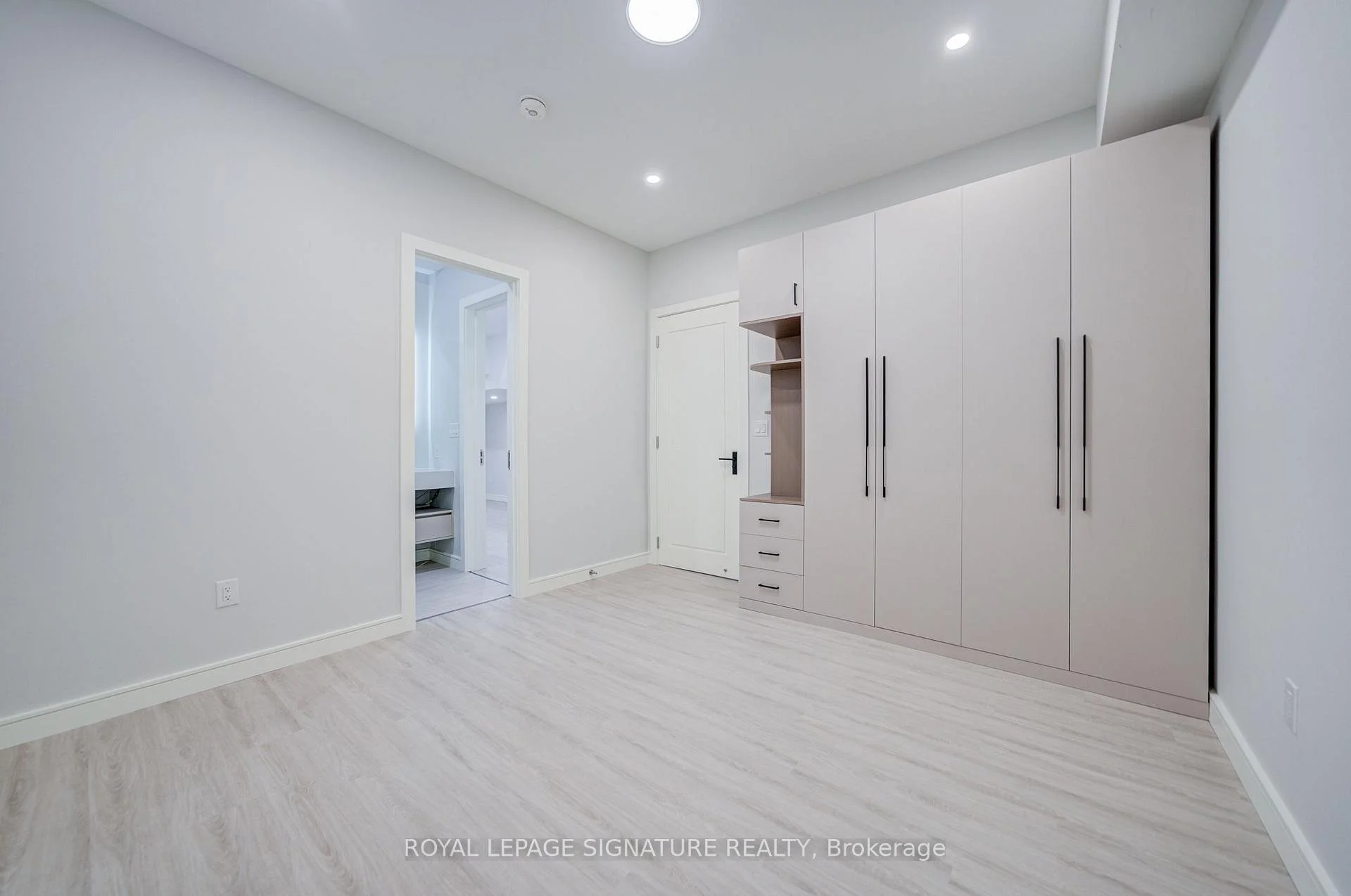 Photo 42 of 876 Atwater Avenue, Mississauga, Lakeview — HOMEH