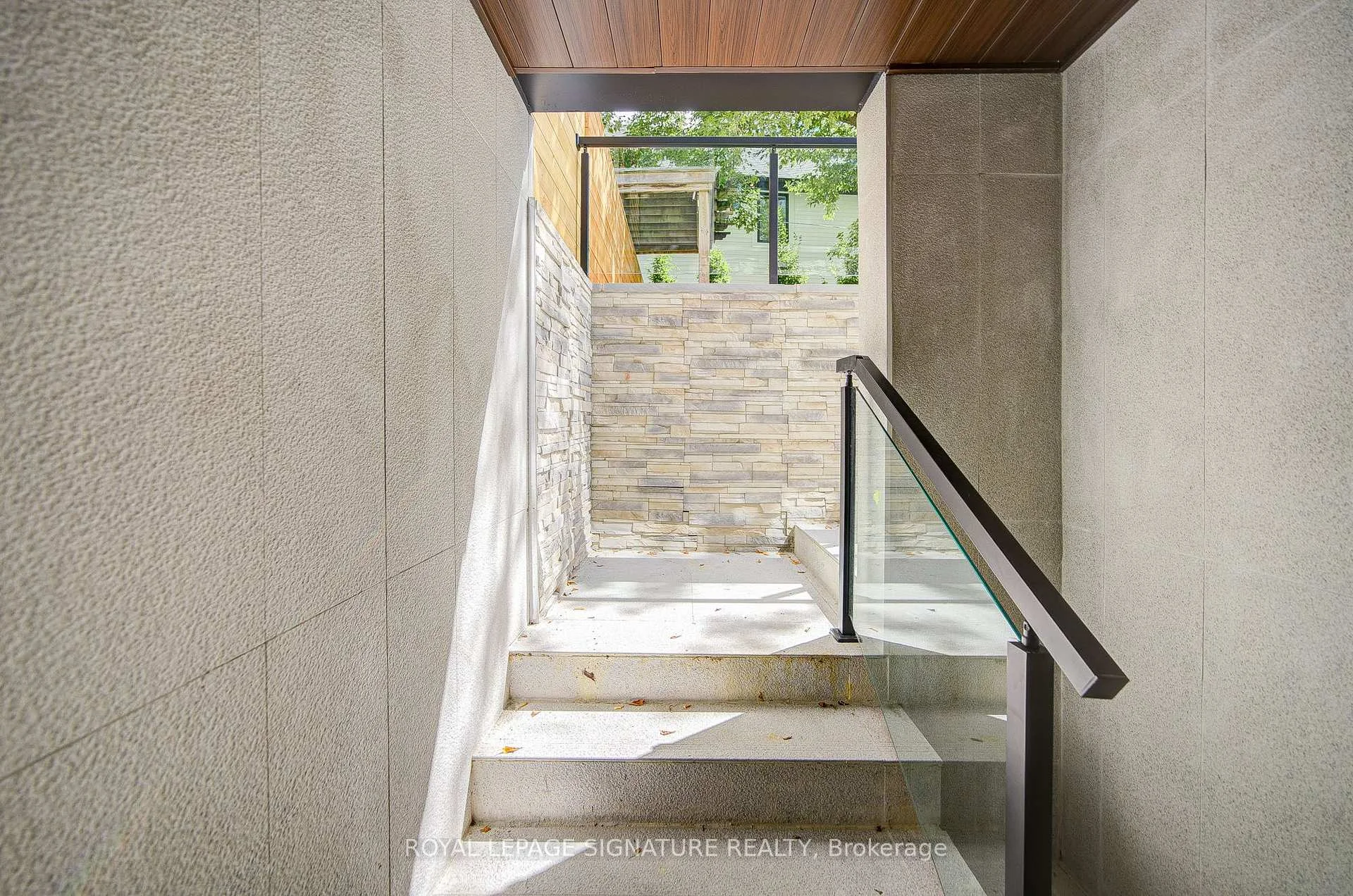 Photo 57 of 876 Atwater Avenue, Mississauga, Lakeview — HOMEH