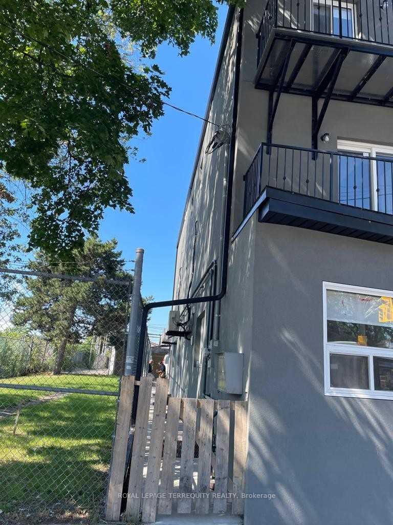 Photo 2 of Unit 3, 646 Lansdowne Avenue, Toronto, Little Portugal — HOMEH