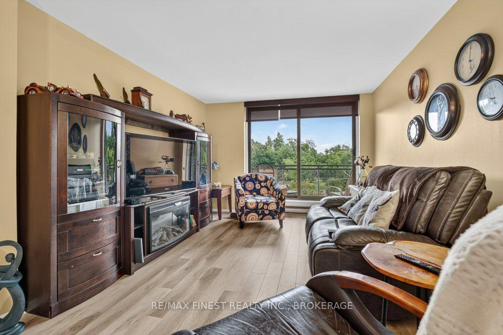 Photo 3 of Unit 307, 120 Barrett Court, Kingston, Kingston East (Incl Barret Crt) — HOMEH
