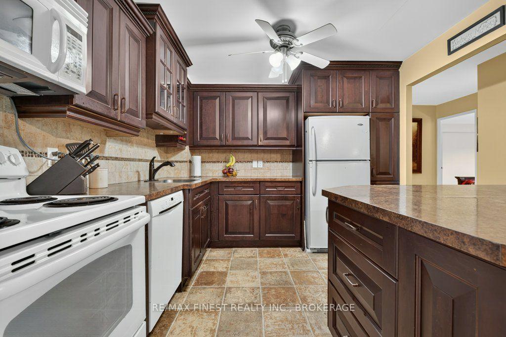 Photo 7 of Unit 307, 120 Barrett Court, Kingston, Kingston East (Incl Barret Crt) — HOMEH