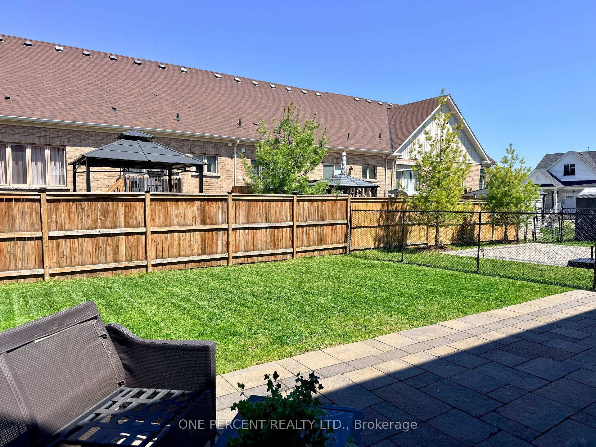 Photo 2 of 52 Bianca Crescent, Wasaga Beach — HOMEH