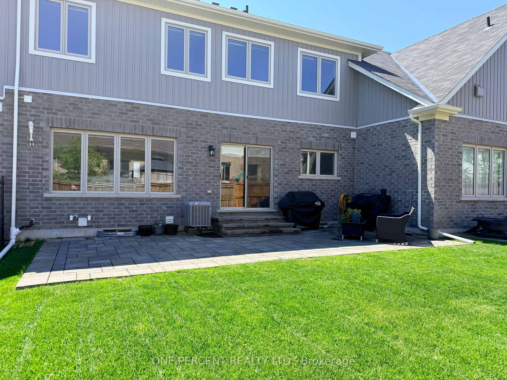 Photo 3 of 52 Bianca Crescent, Wasaga Beach — HOMEH