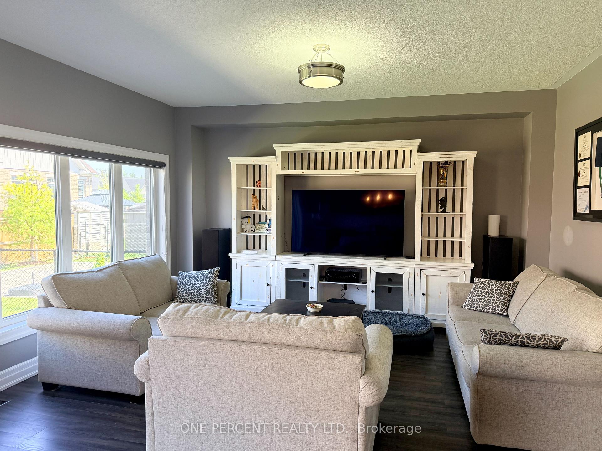 Photo 6 of 52 Bianca Crescent, Wasaga Beach — HOMEH