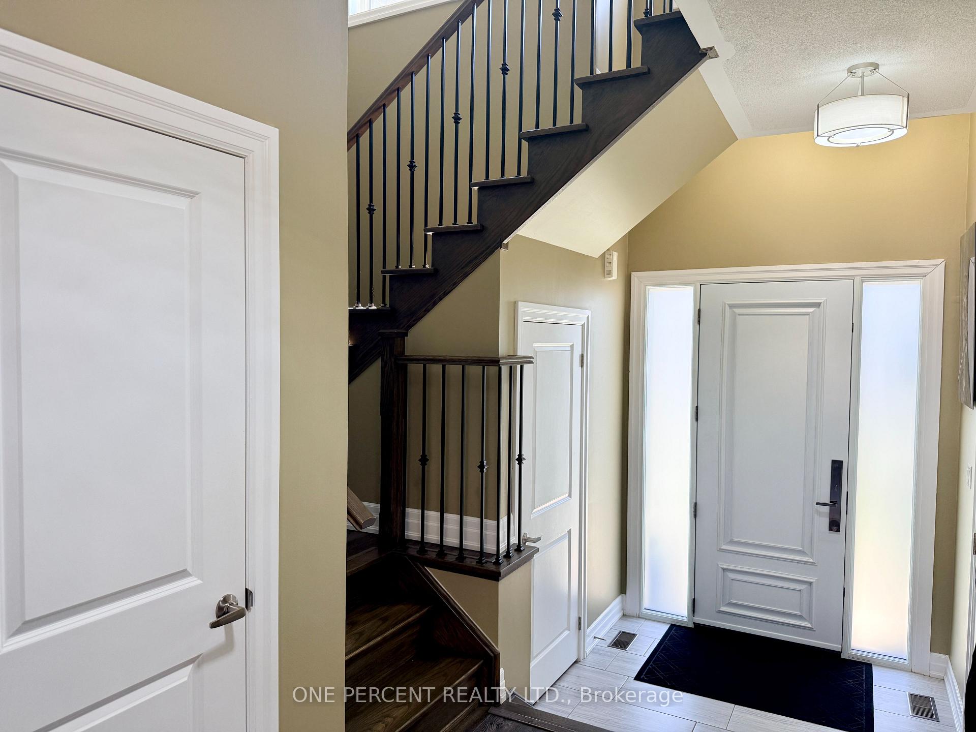 Photo 8 of 52 Bianca Crescent, Wasaga Beach — HOMEH
