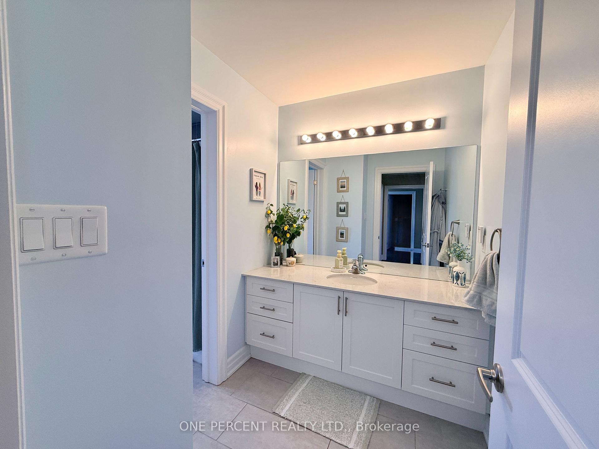 Photo 13 of 52 Bianca Crescent, Wasaga Beach — HOMEH