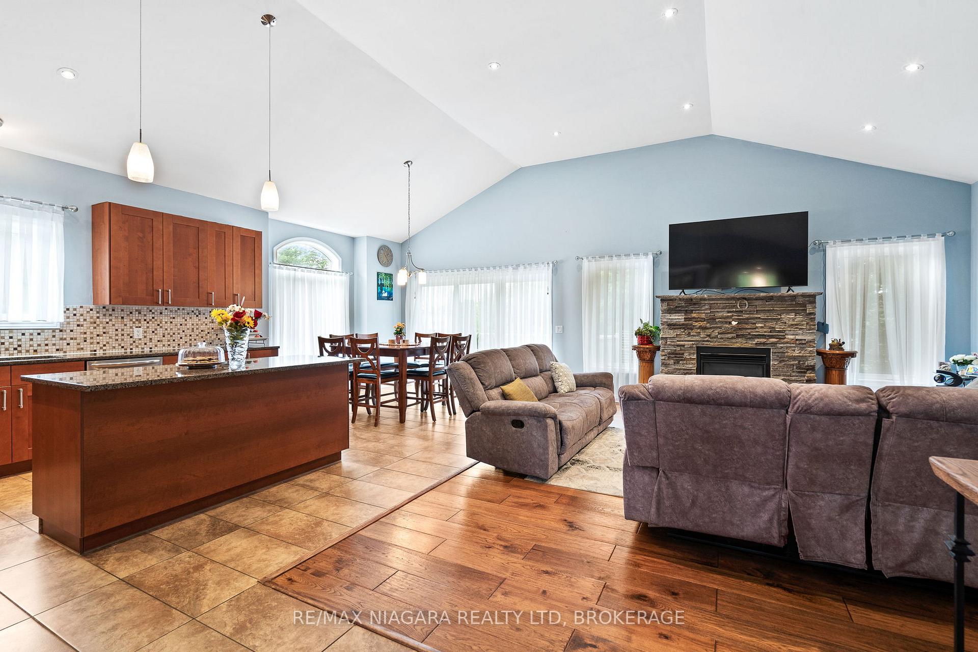 Photo 6 of 255 Lakeshore Road, St. Catharines, Lakeshore — HOMEH