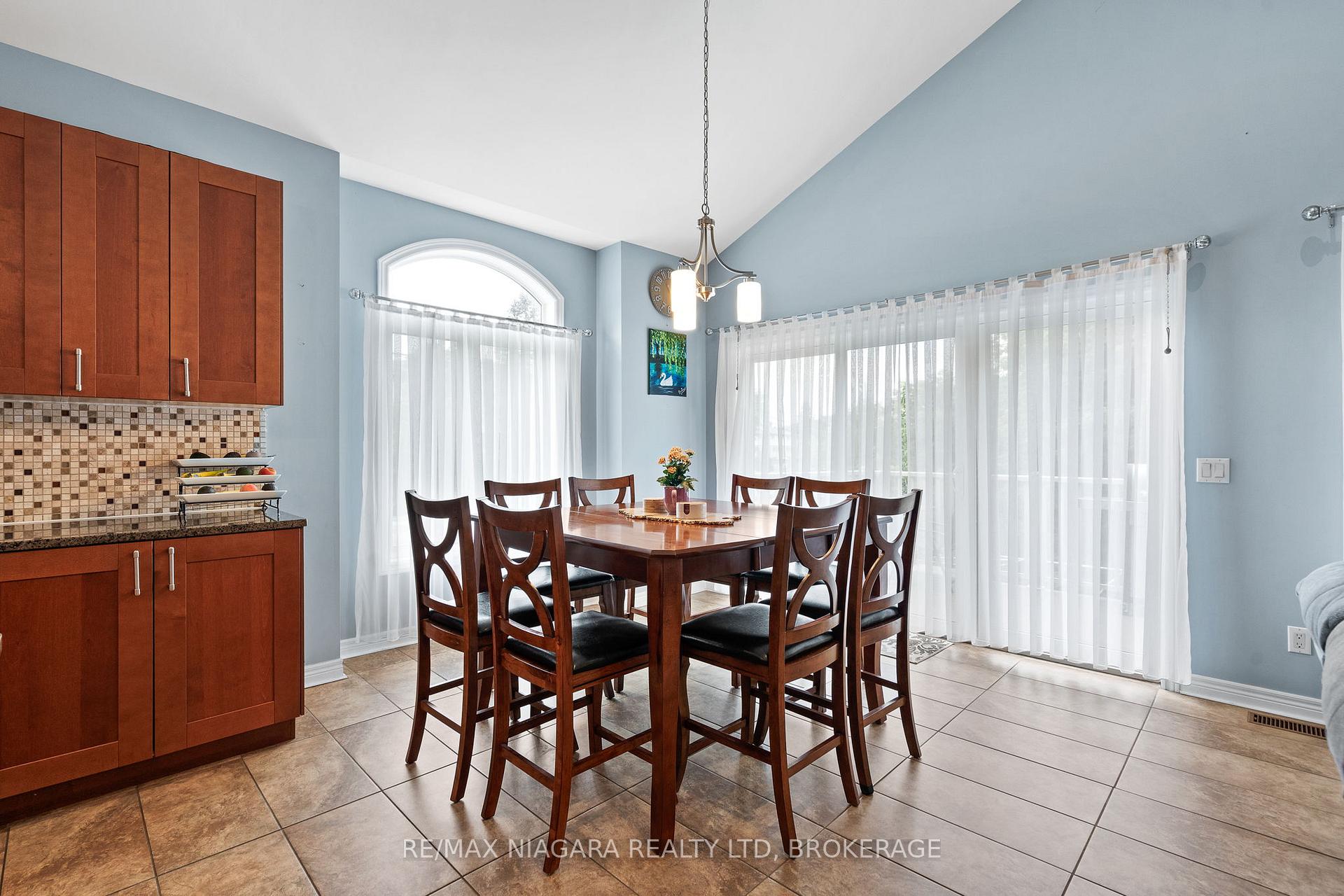 Photo 9 of 255 Lakeshore Road, St. Catharines, Lakeshore — HOMEH