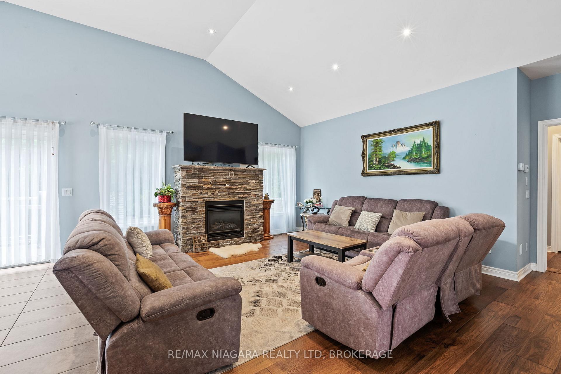 Photo 10 of 255 Lakeshore Road, St. Catharines, Lakeshore — HOMEH