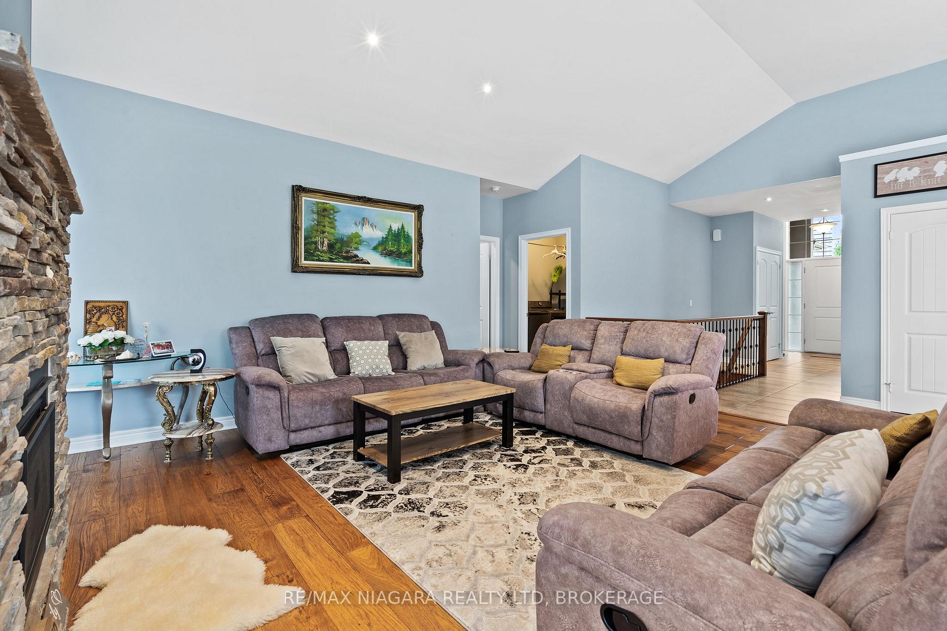 Photo 11 of 255 Lakeshore Road, St. Catharines, Lakeshore — HOMEH