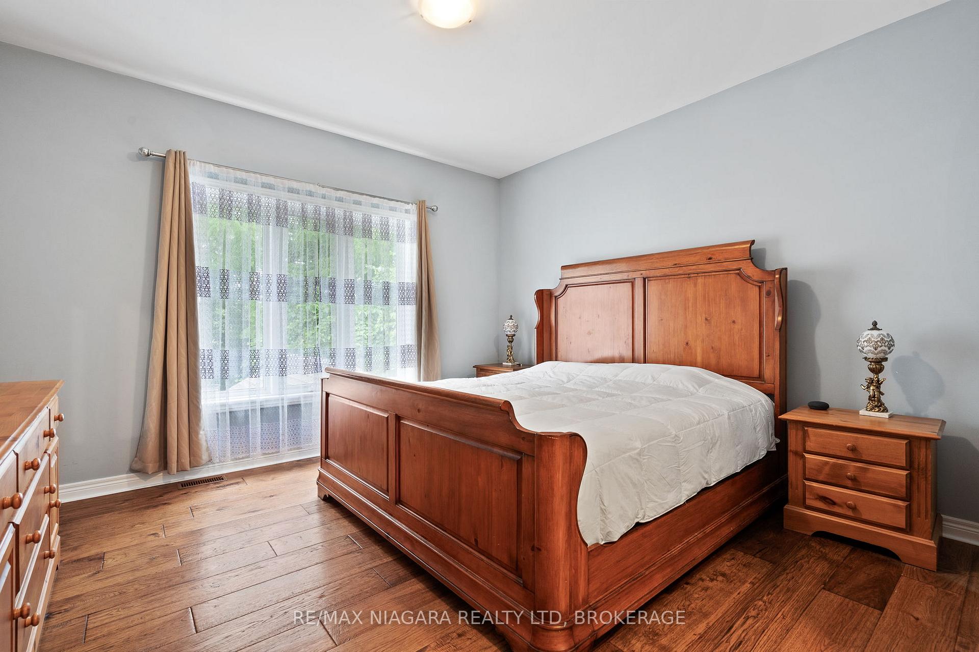 Photo 13 of 255 Lakeshore Road, St. Catharines, Lakeshore — HOMEH