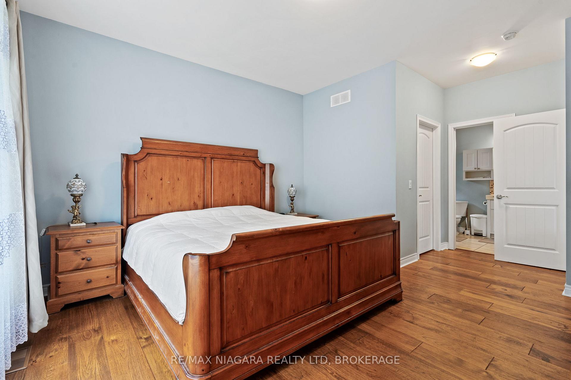 Photo 14 of 255 Lakeshore Road, St. Catharines, Lakeshore — HOMEH