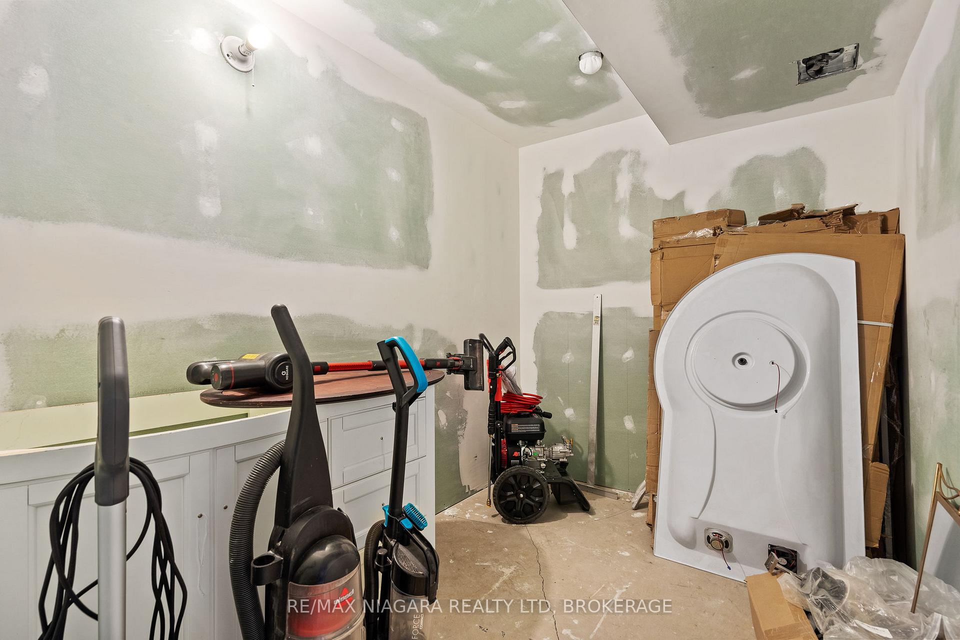 Photo 22 of 255 Lakeshore Road, St. Catharines, Lakeshore — HOMEH