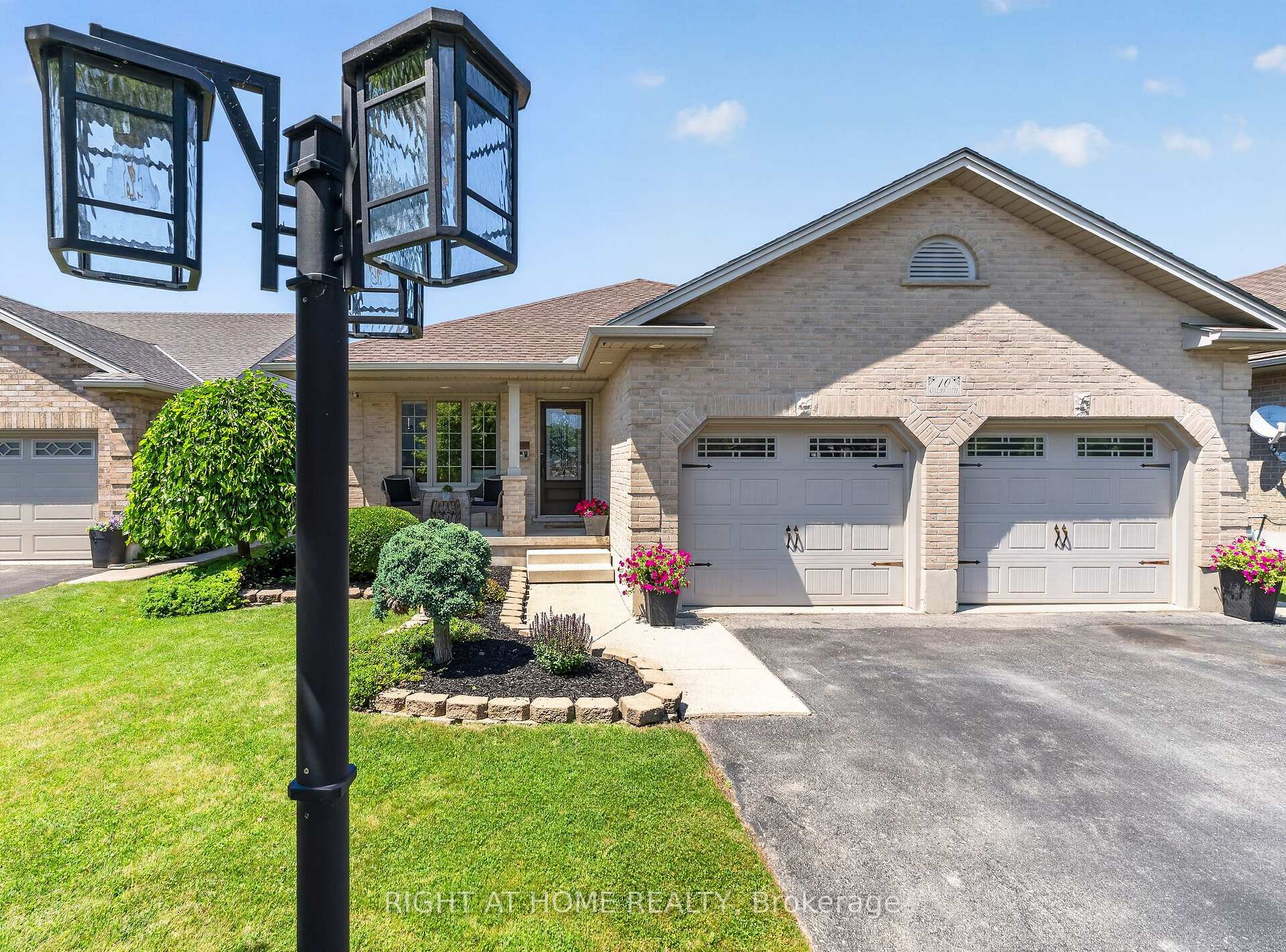 Photo 1 of 10 Galbraith Court, St. Thomas — HOMEH