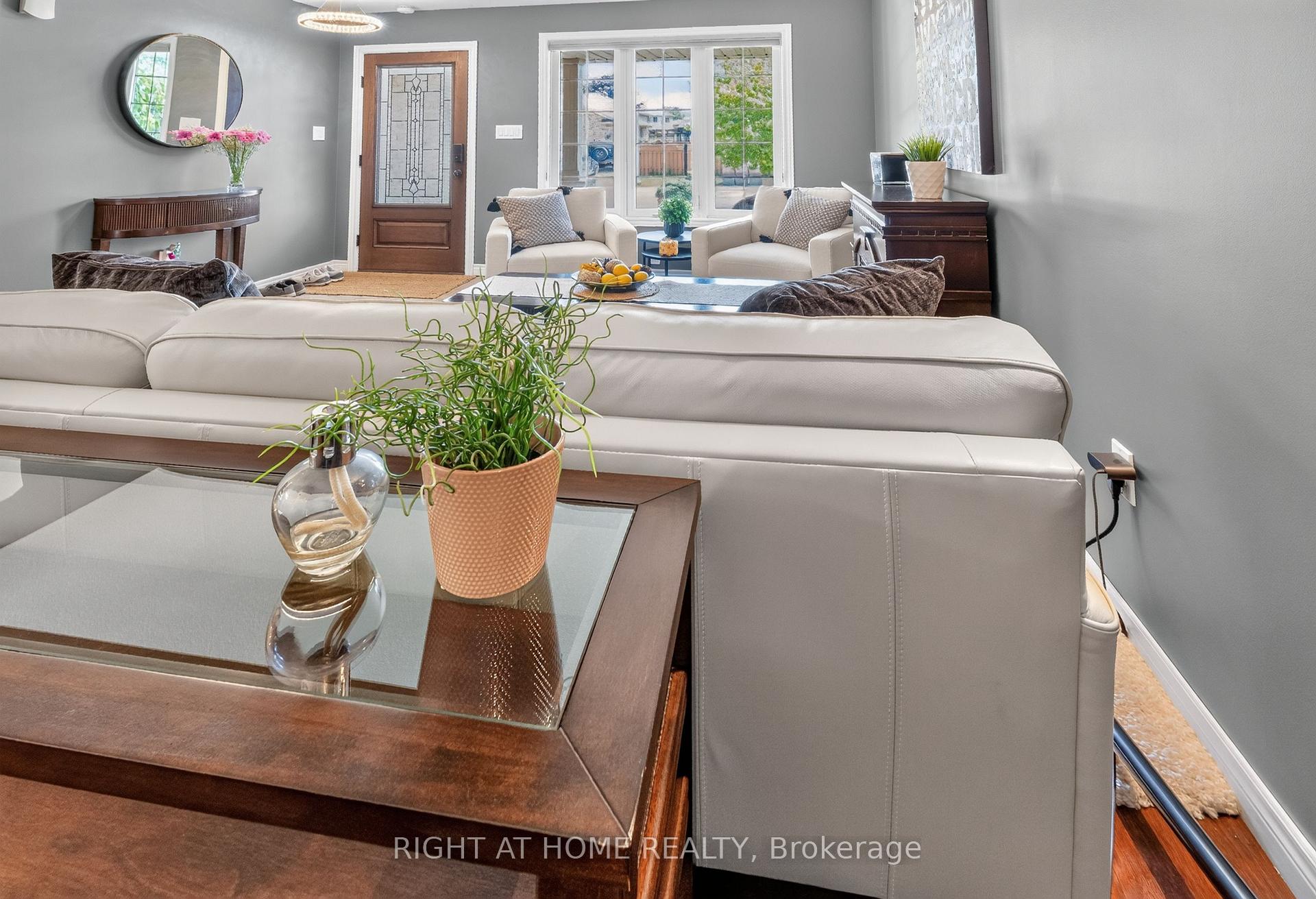 Photo 7 of 10 Galbraith Court, St. Thomas — HOMEH