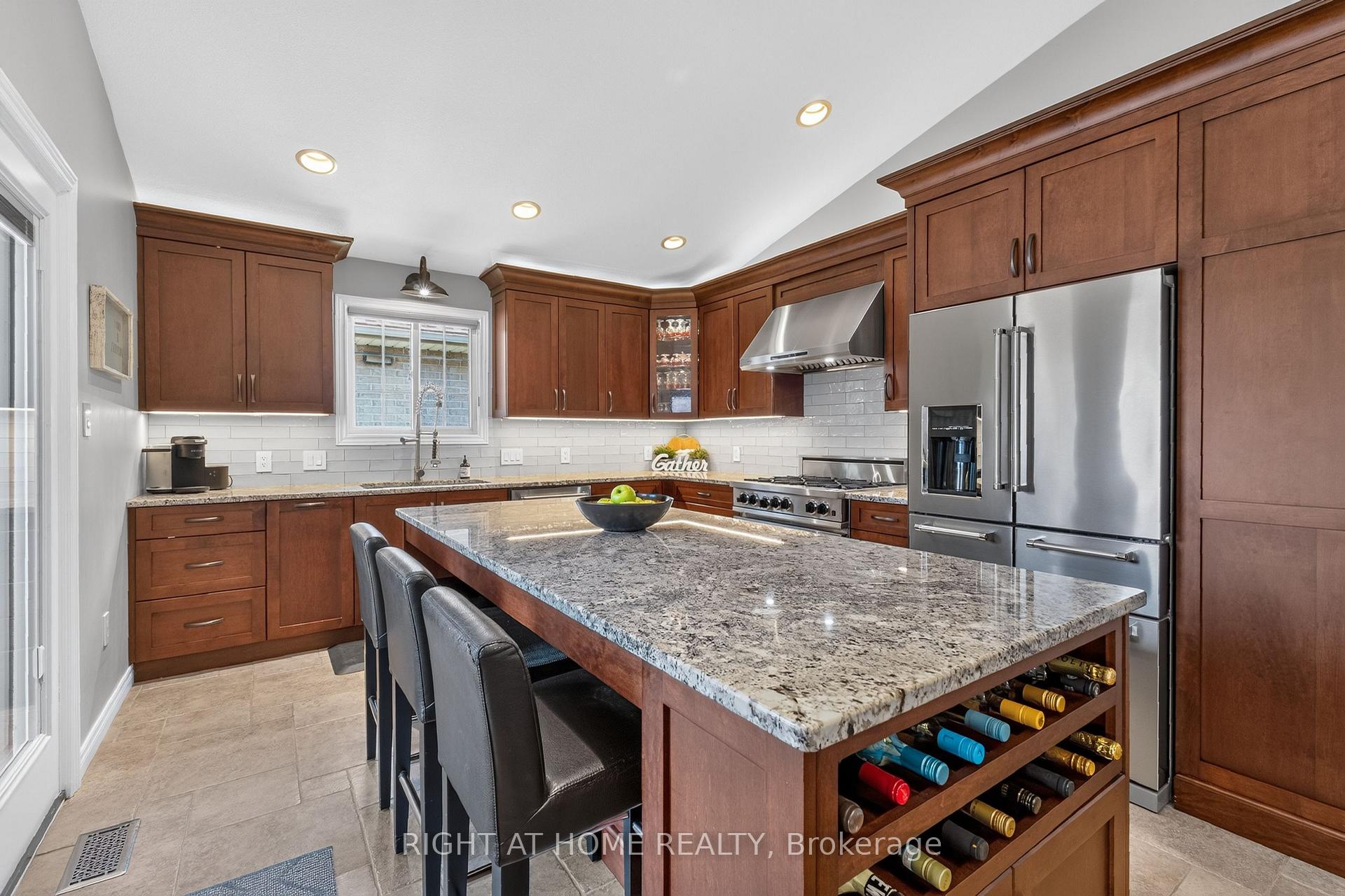 Photo 11 of 10 Galbraith Court, St. Thomas — HOMEH