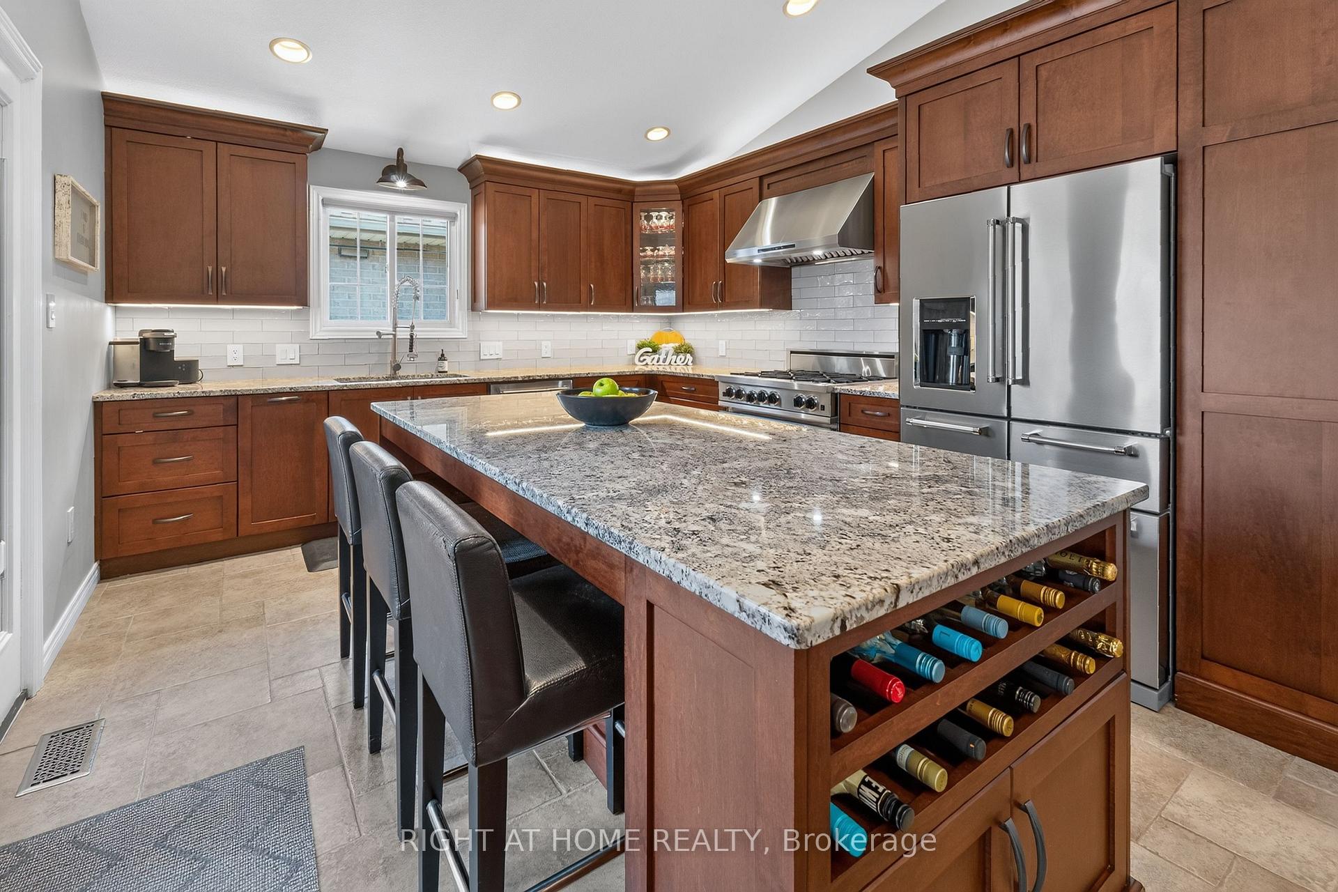 Photo 12 of 10 Galbraith Court, St. Thomas — HOMEH