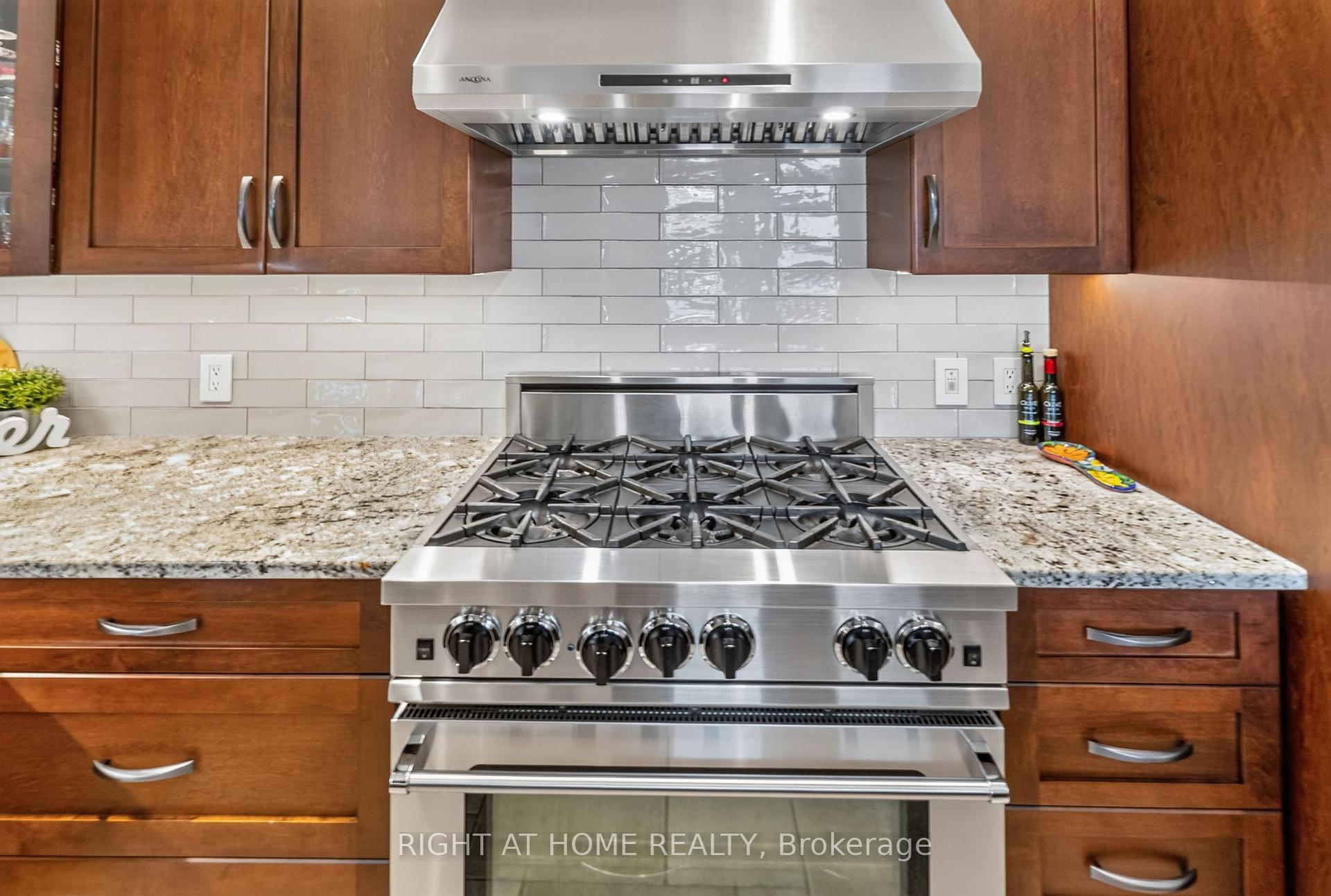 Photo 13 of 10 Galbraith Court, St. Thomas — HOMEH