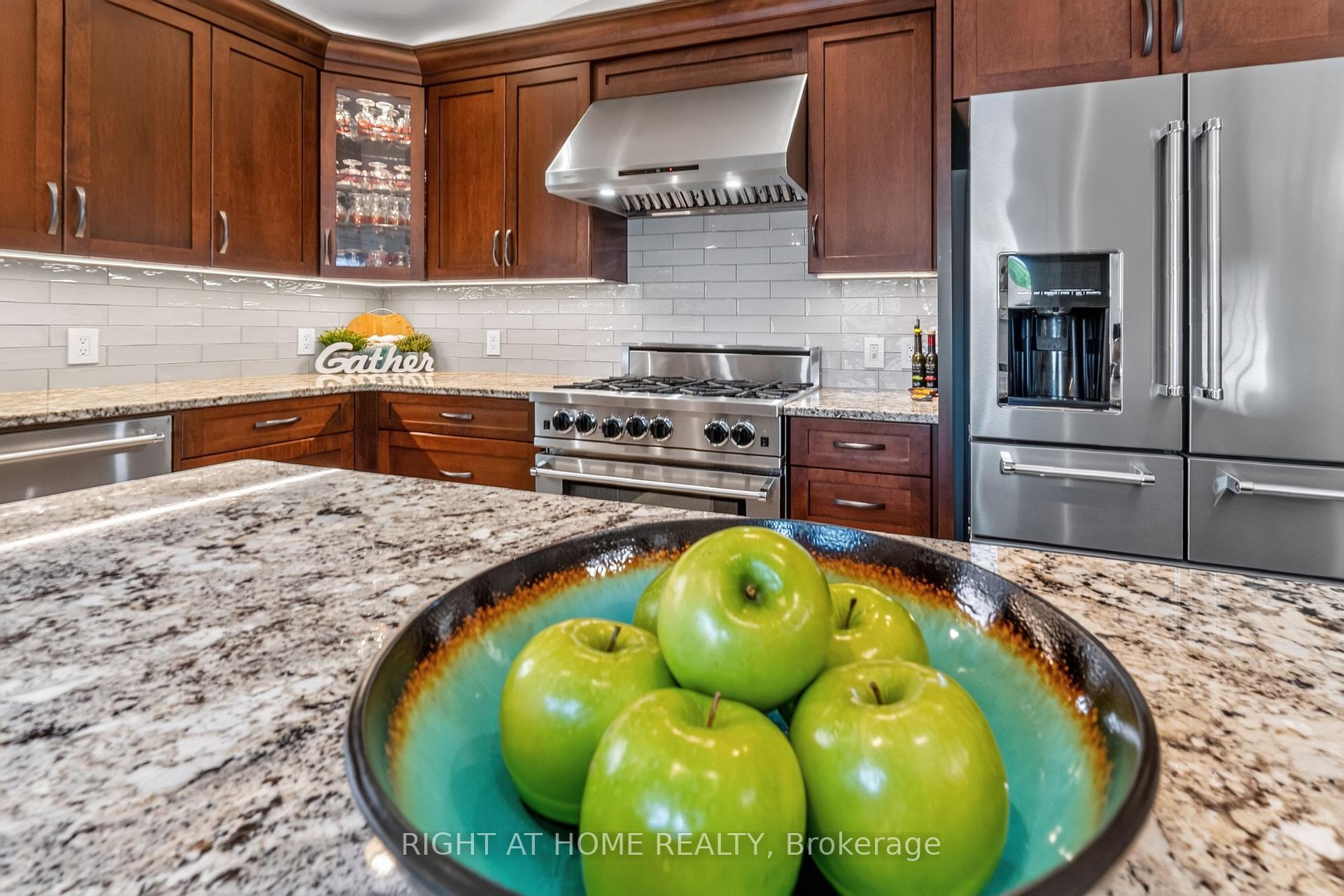 Photo 15 of 10 Galbraith Court, St. Thomas — HOMEH