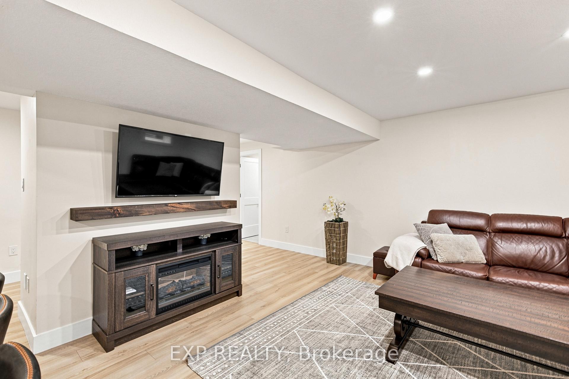 Photo 44 of 62 Corfield Drive, Kitchener, Idlewood — HOMEH