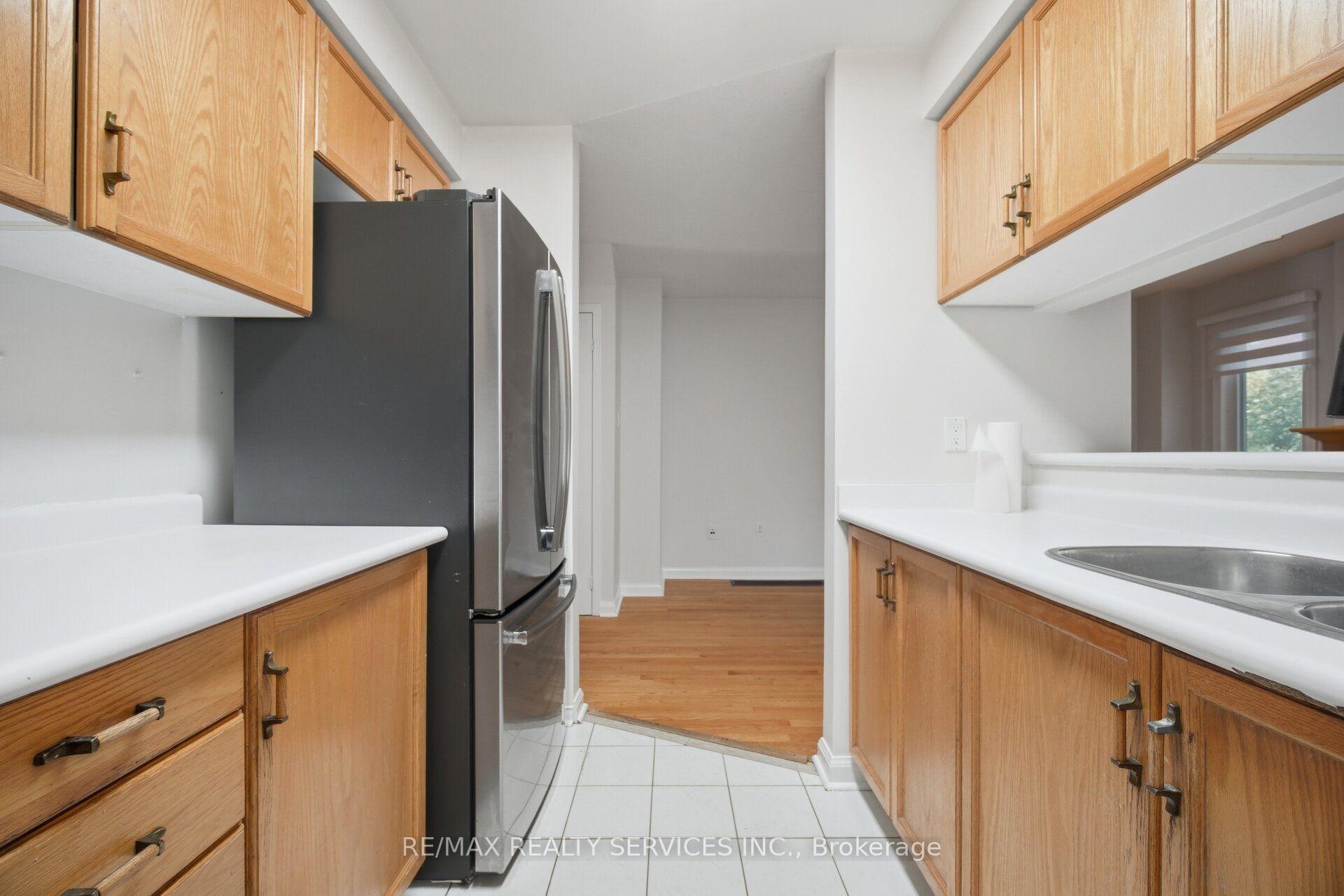Photo 6 of Unit 49, 3100 Fifth Line W, Mississauga, Erin Mills — HOMEH