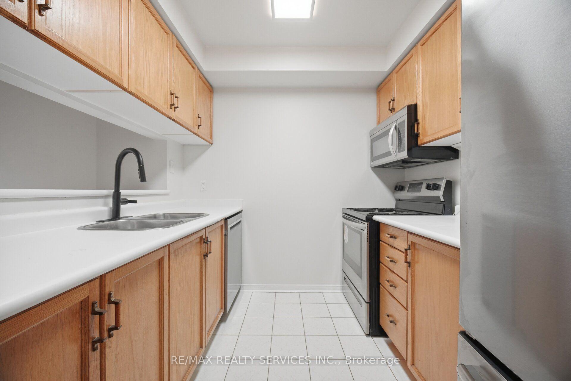 Photo 7 of Unit 49, 3100 Fifth Line W, Mississauga, Erin Mills — HOMEH