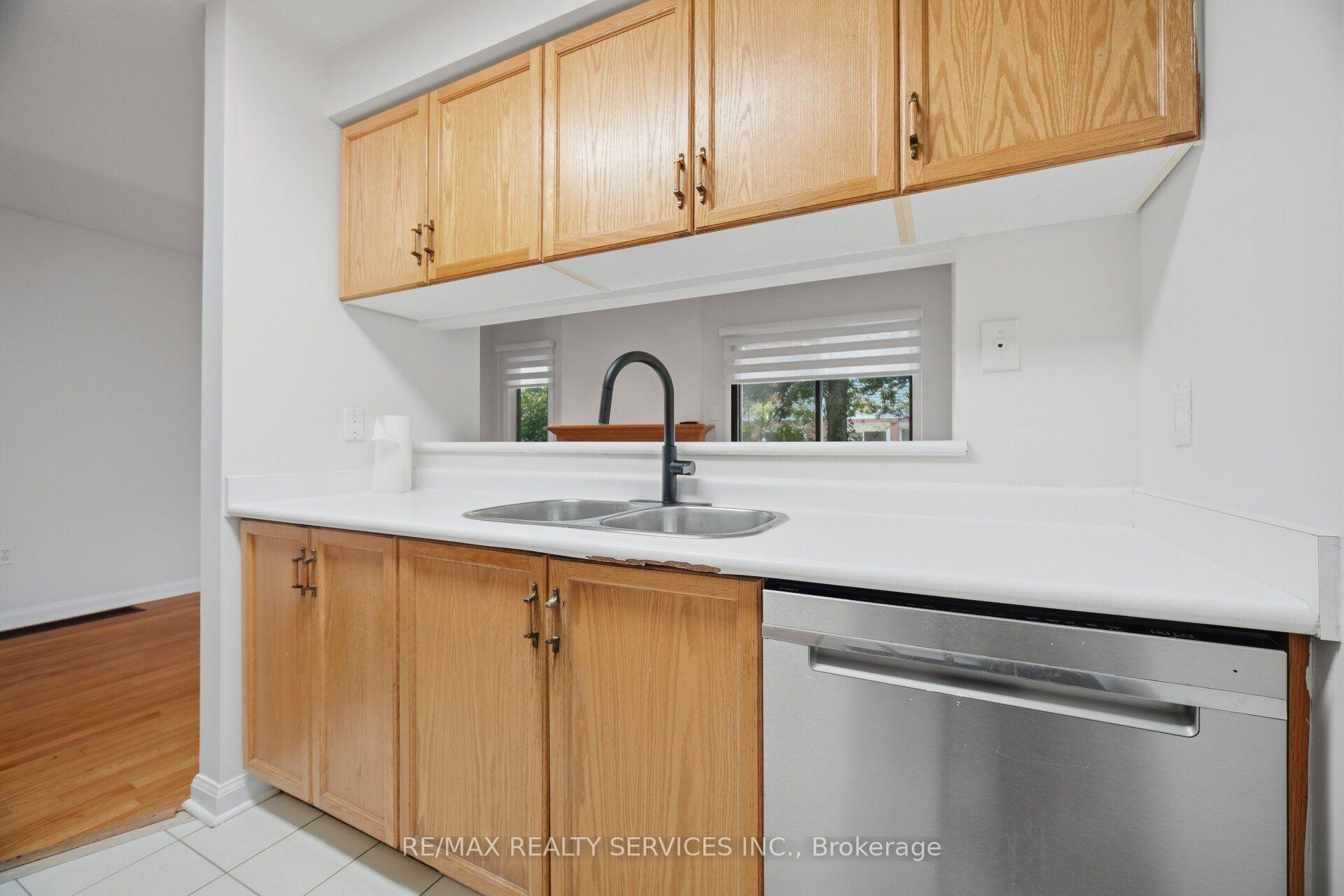 Photo 9 of Unit 49, 3100 Fifth Line W, Mississauga, Erin Mills — HOMEH