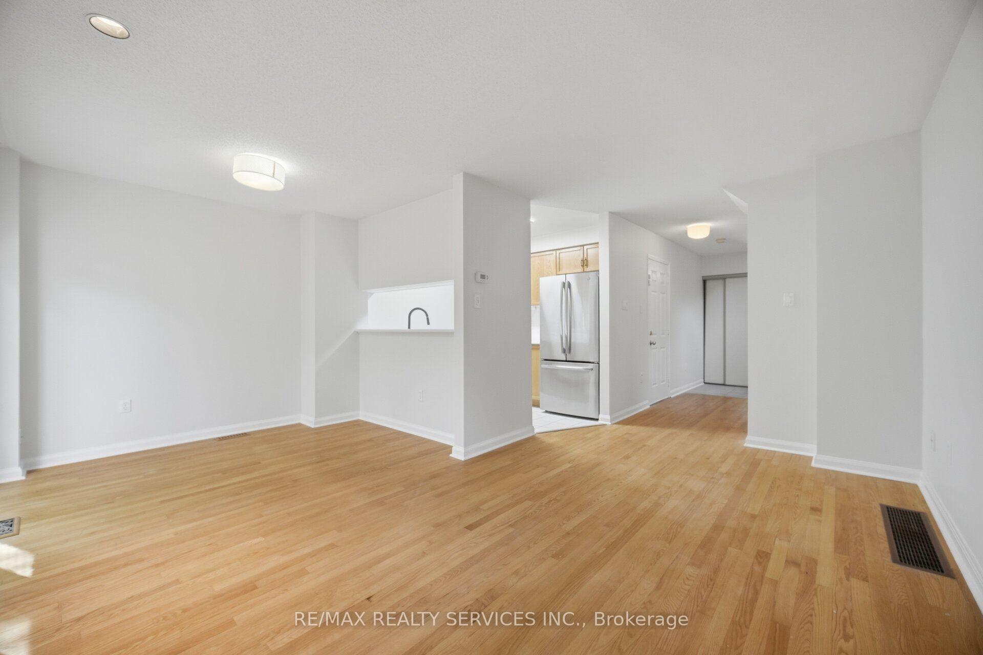 Photo 10 of Unit 49, 3100 Fifth Line W, Mississauga, Erin Mills — HOMEH