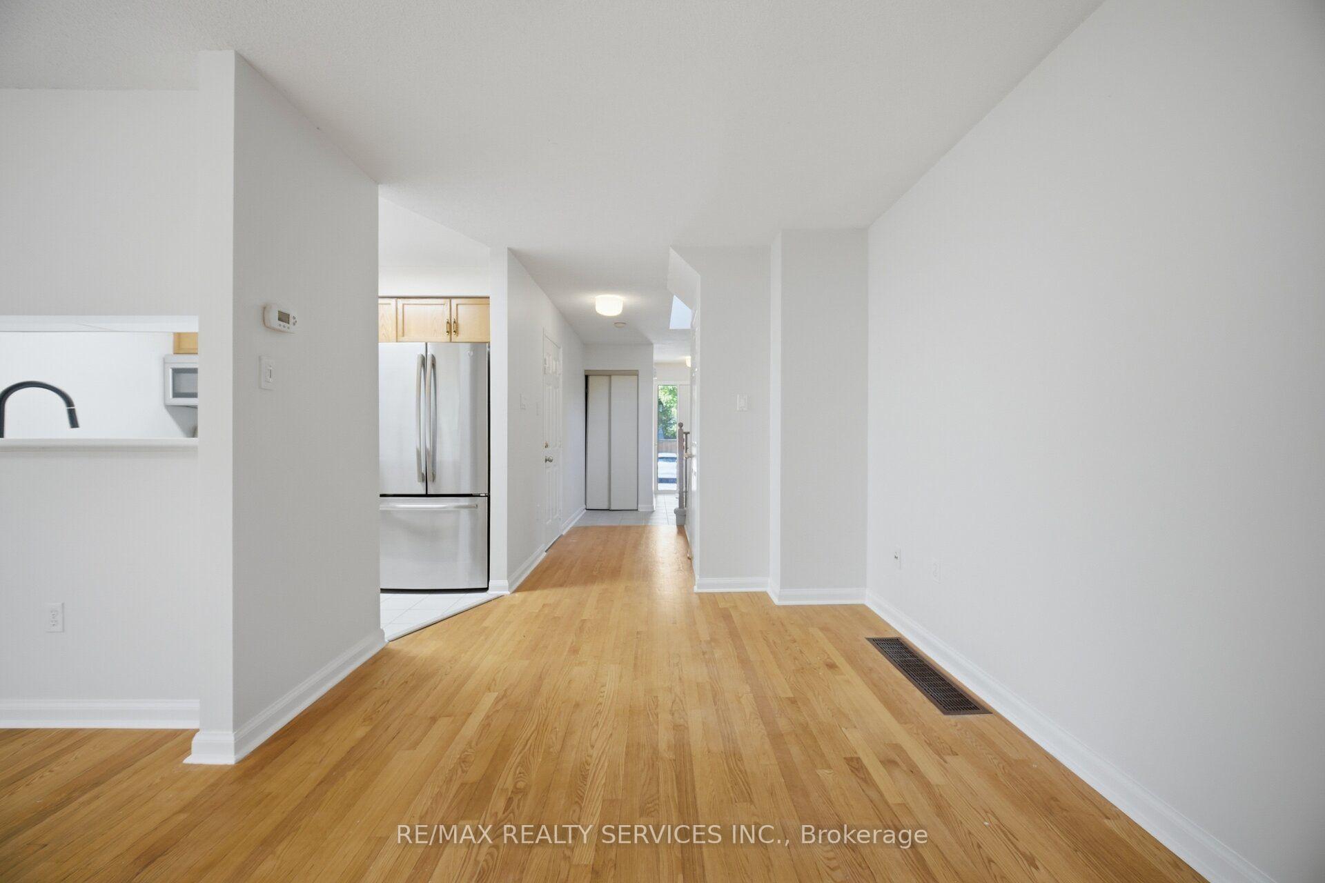 Photo 11 of Unit 49, 3100 Fifth Line W, Mississauga, Erin Mills — HOMEH