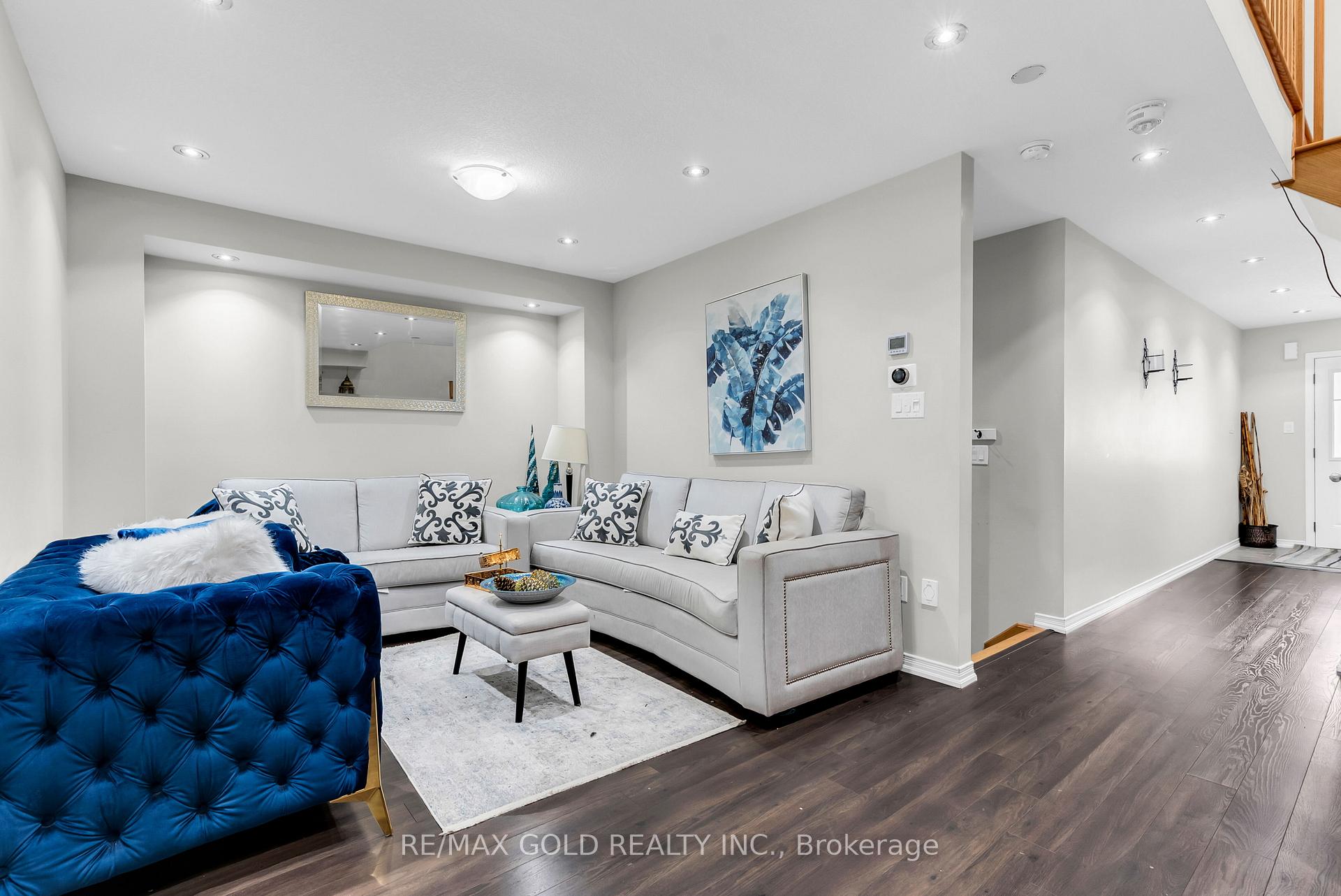 Photo 2 of 486 Queen Mary Drive, Brampton, Northwest Brampton — HOMEH