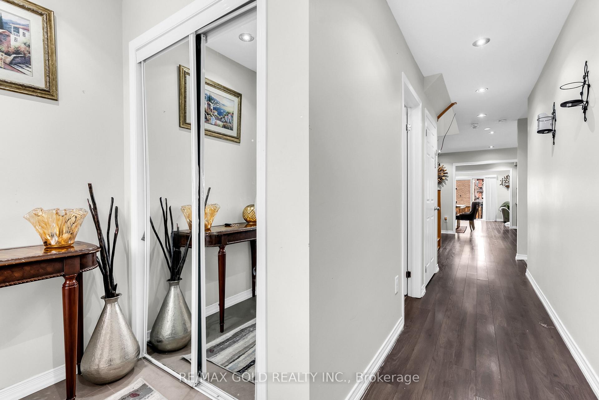 Photo 4 of 486 Queen Mary Drive, Brampton, Northwest Brampton — HOMEH