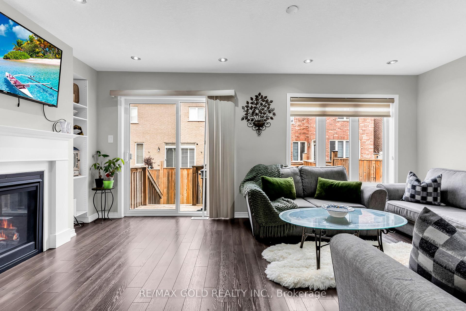 Photo 6 of 486 Queen Mary Drive, Brampton, Northwest Brampton — HOMEH