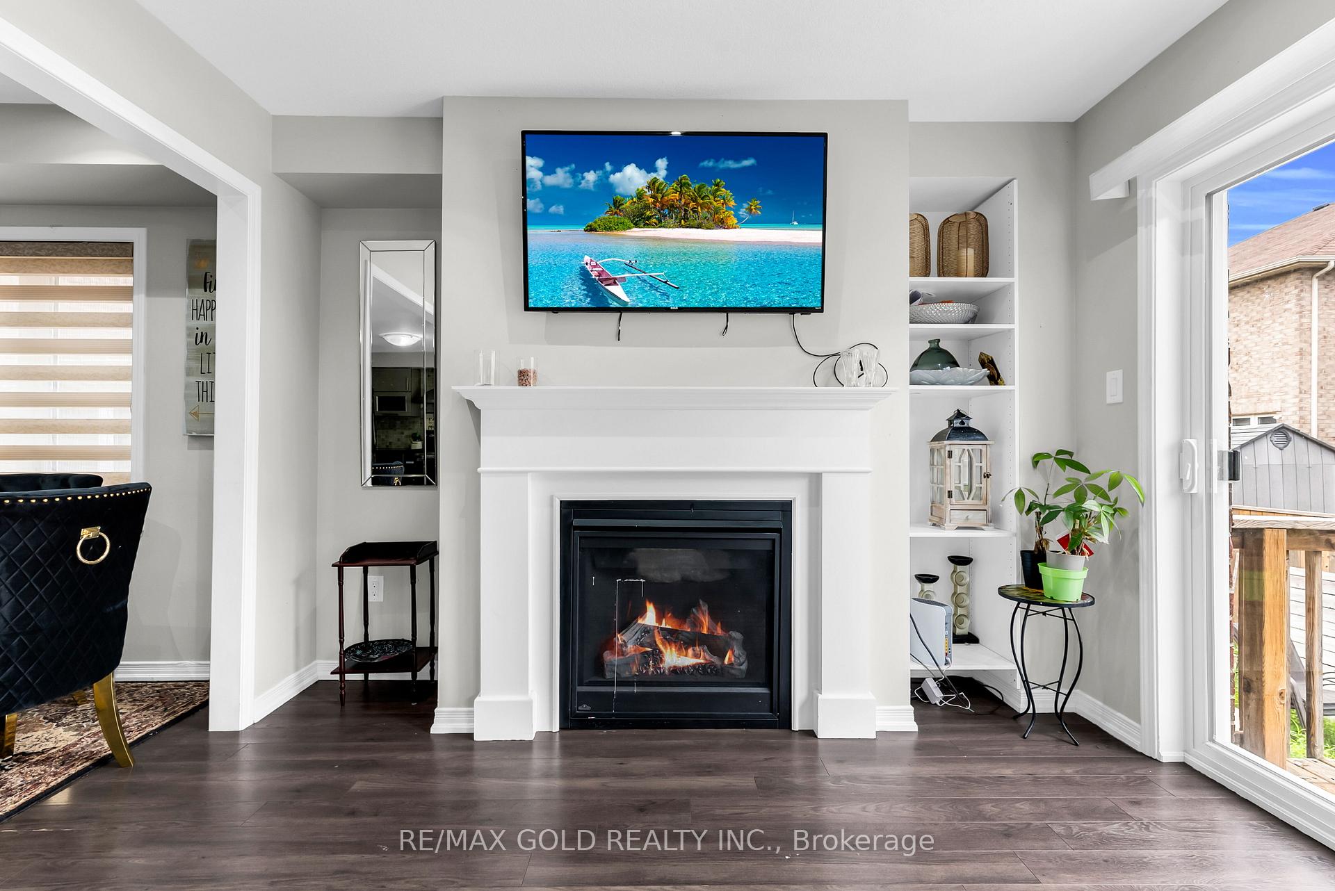 Photo 7 of 486 Queen Mary Drive, Brampton, Northwest Brampton — HOMEH