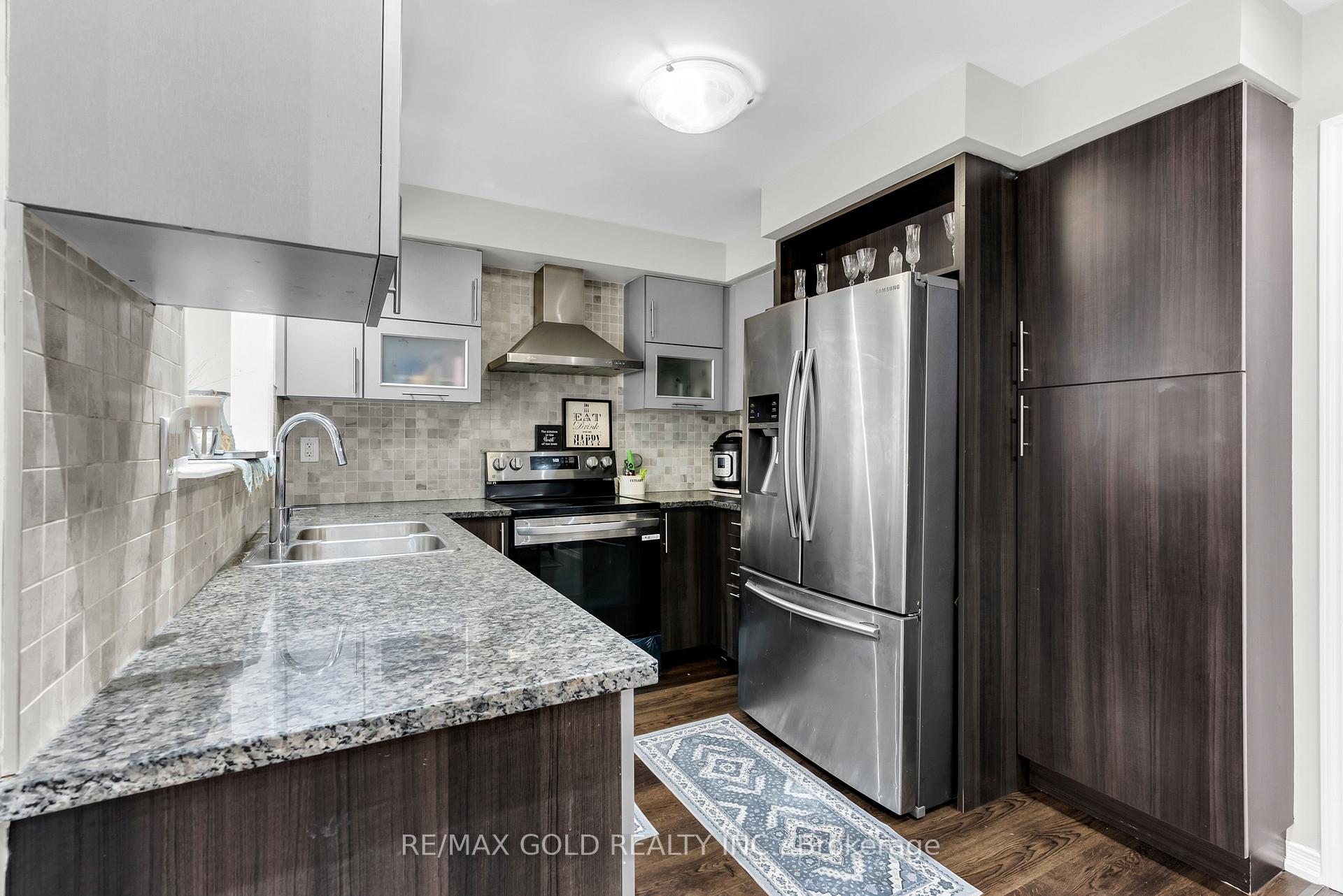 Photo 9 of 486 Queen Mary Drive, Brampton, Northwest Brampton — HOMEH