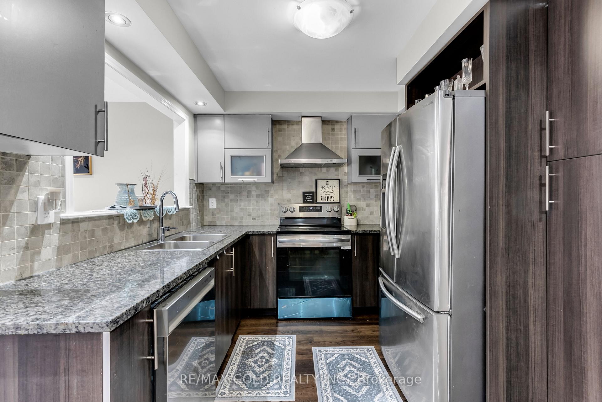 Photo 10 of 486 Queen Mary Drive, Brampton, Northwest Brampton — HOMEH