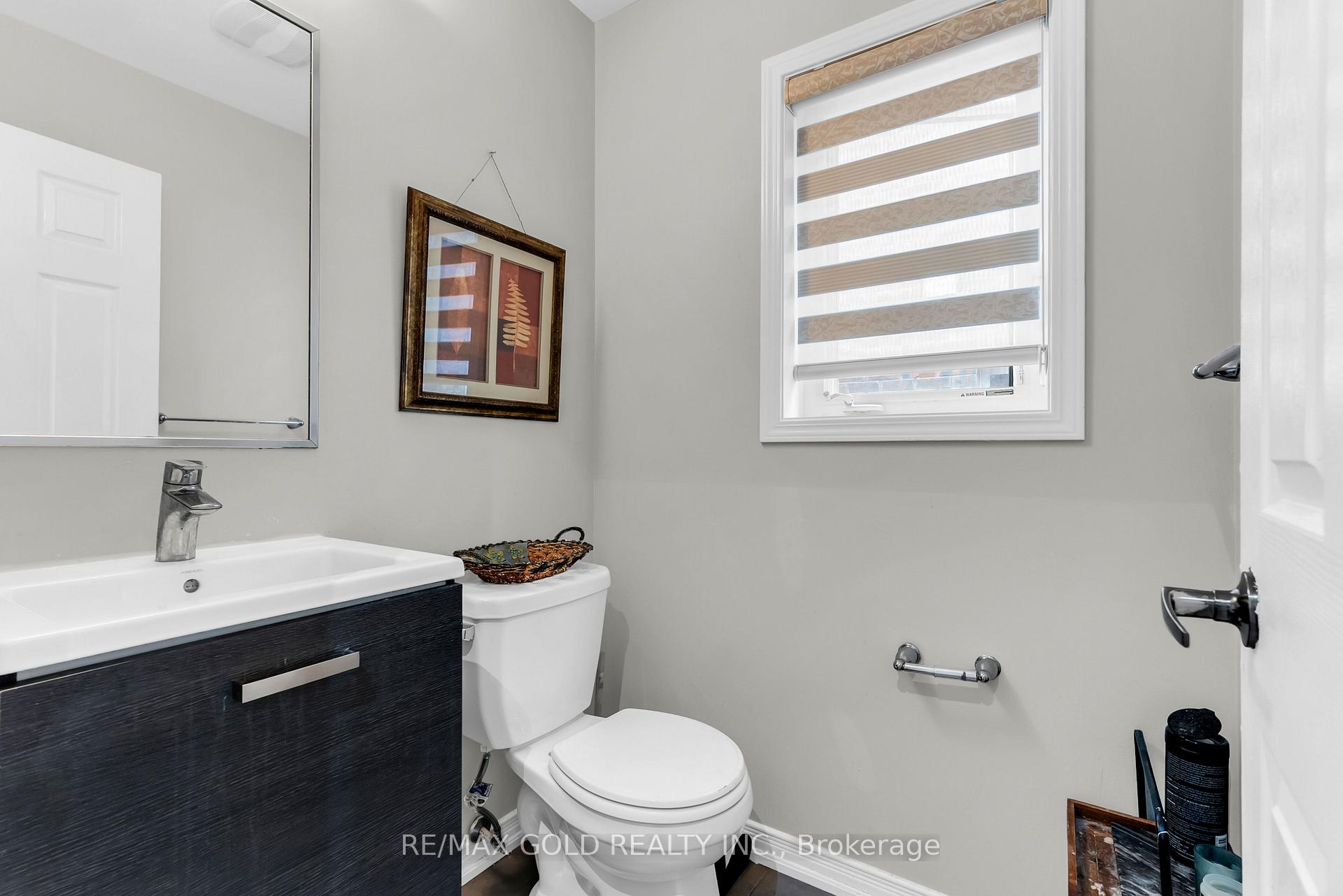 Photo 11 of 486 Queen Mary Drive, Brampton, Northwest Brampton — HOMEH