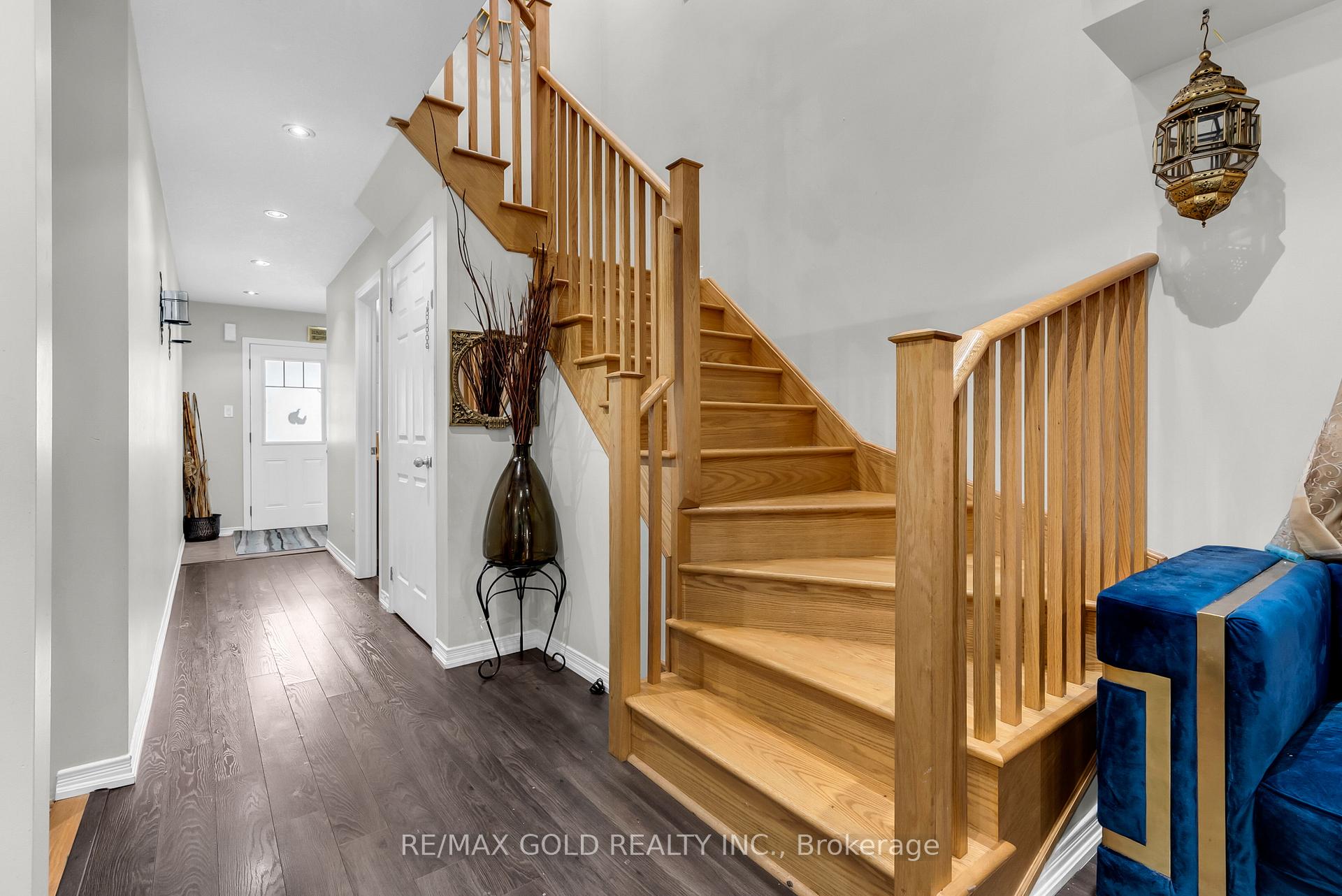 Photo 12 of 486 Queen Mary Drive, Brampton, Northwest Brampton — HOMEH
