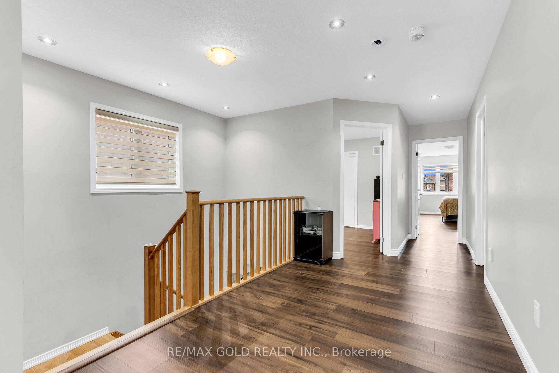 Photo 13 of 486 Queen Mary Drive, Brampton, Northwest Brampton — HOMEH