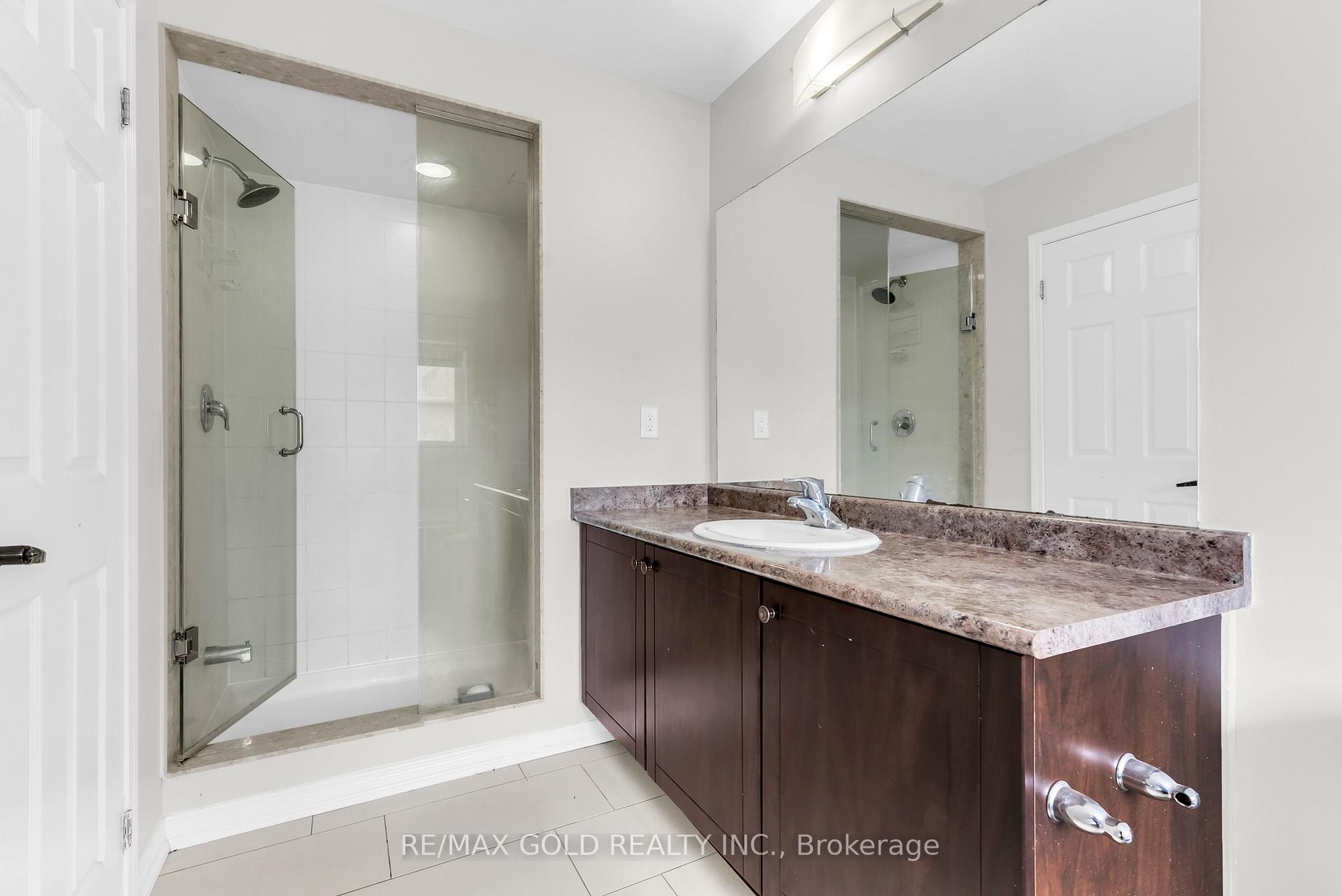 Photo 16 of 486 Queen Mary Drive, Brampton, Northwest Brampton — HOMEH