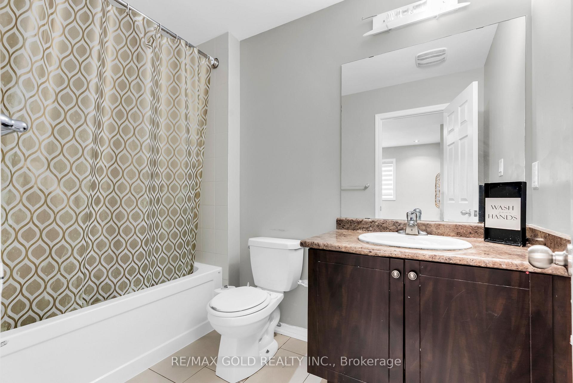 Photo 19 of 486 Queen Mary Drive, Brampton, Northwest Brampton — HOMEH
