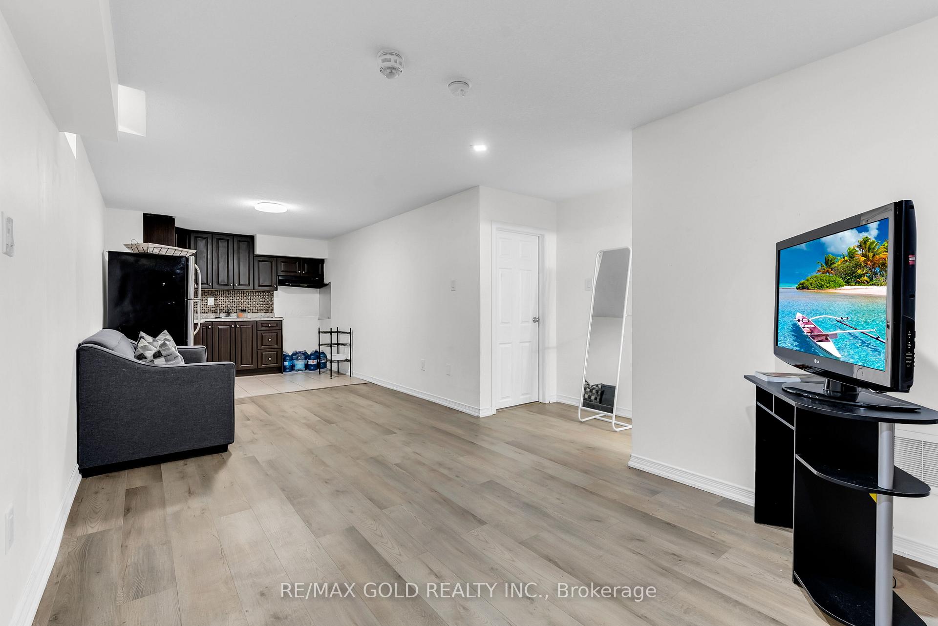 Photo 25 of 486 Queen Mary Drive, Brampton, Northwest Brampton — HOMEH