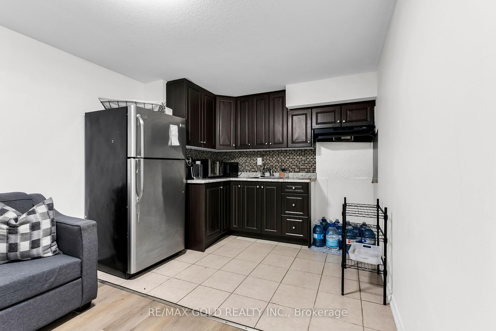 Photo 27 of 486 Queen Mary Drive, Brampton, Northwest Brampton — HOMEH