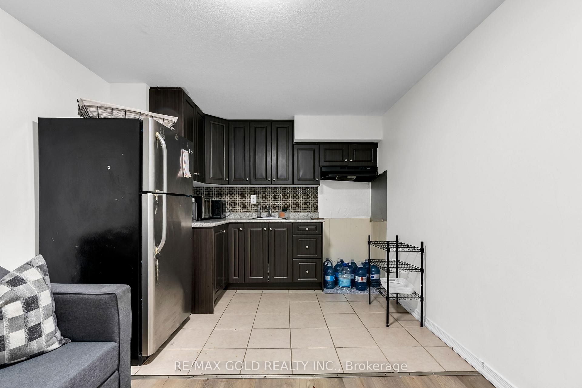 Photo 28 of 486 Queen Mary Drive, Brampton, Northwest Brampton — HOMEH