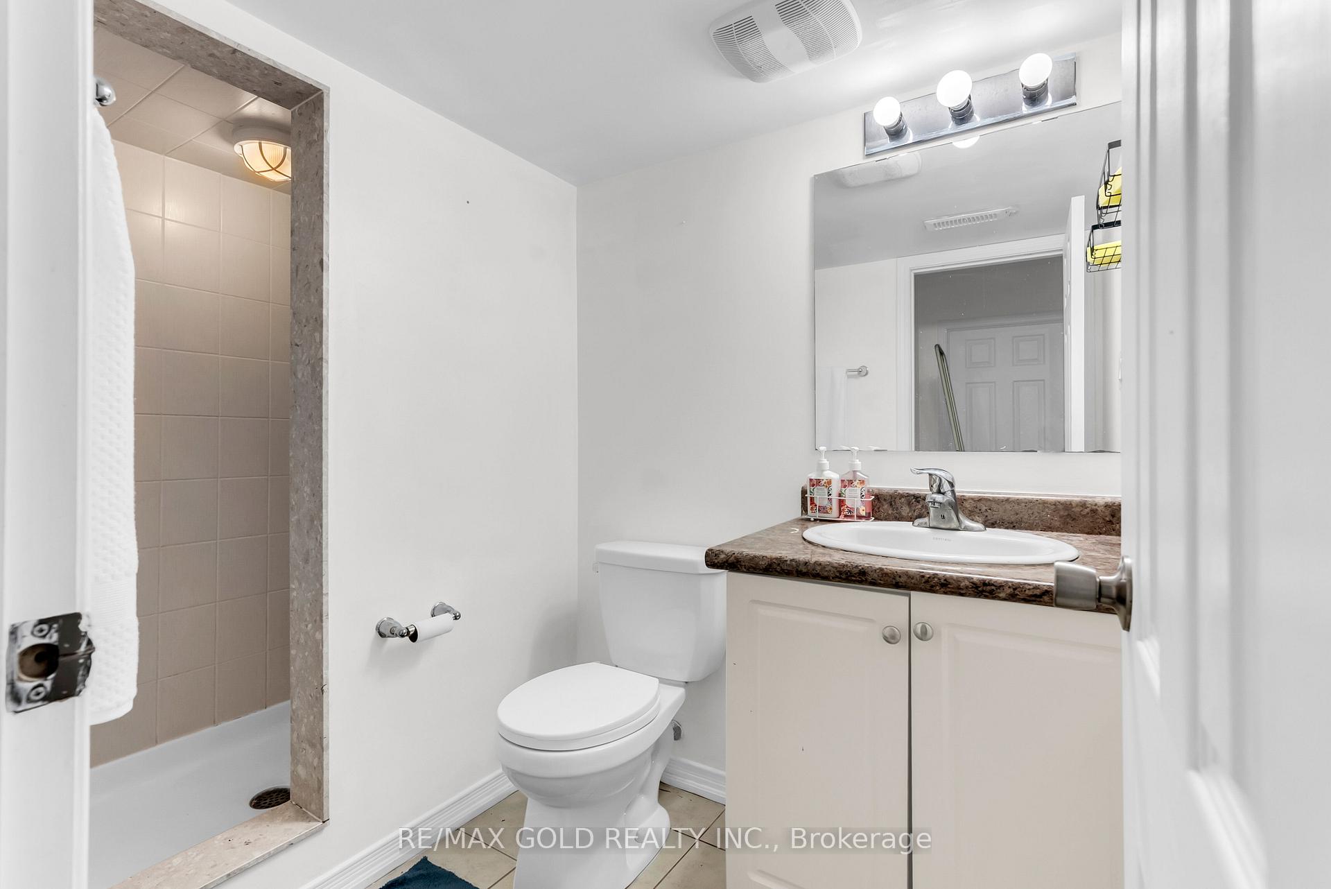 Photo 30 of 486 Queen Mary Drive, Brampton, Northwest Brampton — HOMEH