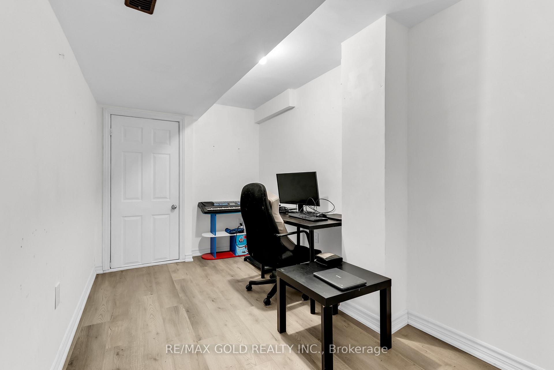 Photo 31 of 486 Queen Mary Drive, Brampton, Northwest Brampton — HOMEH