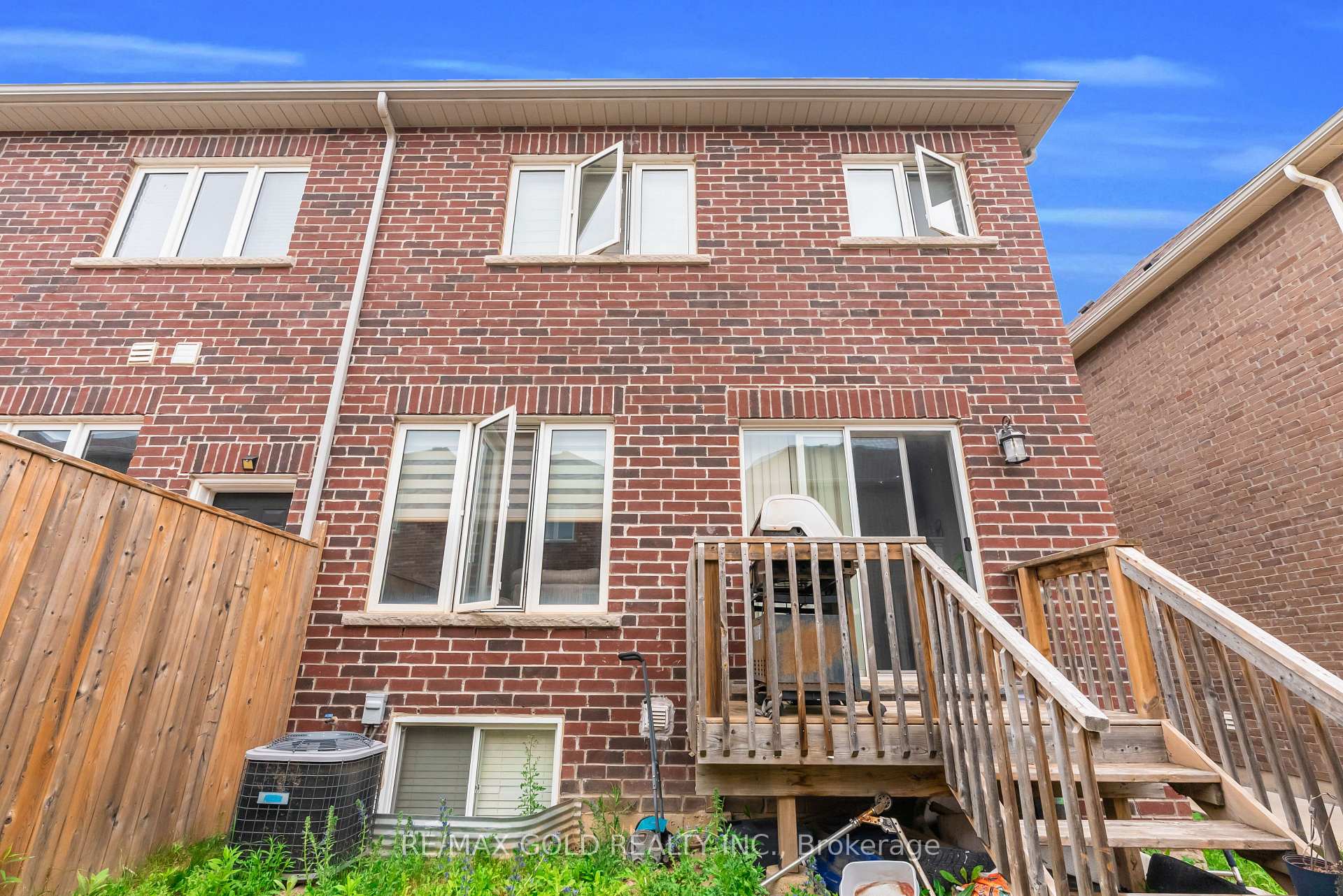 Photo 34 of 486 Queen Mary Drive, Brampton, Northwest Brampton — HOMEH
