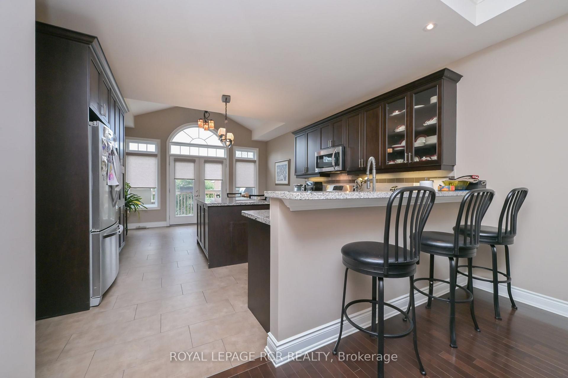Photo 4 of 32 Hillcrest Drive, New Tecumseth, Alliston — HOMEH