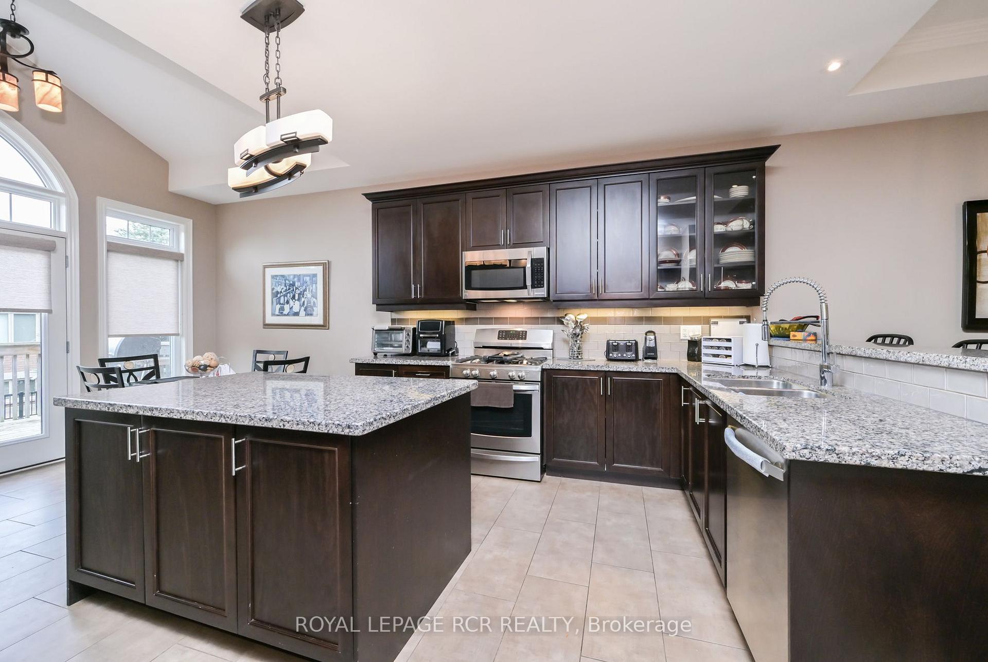 Photo 5 of 32 Hillcrest Drive, New Tecumseth, Alliston — HOMEH
